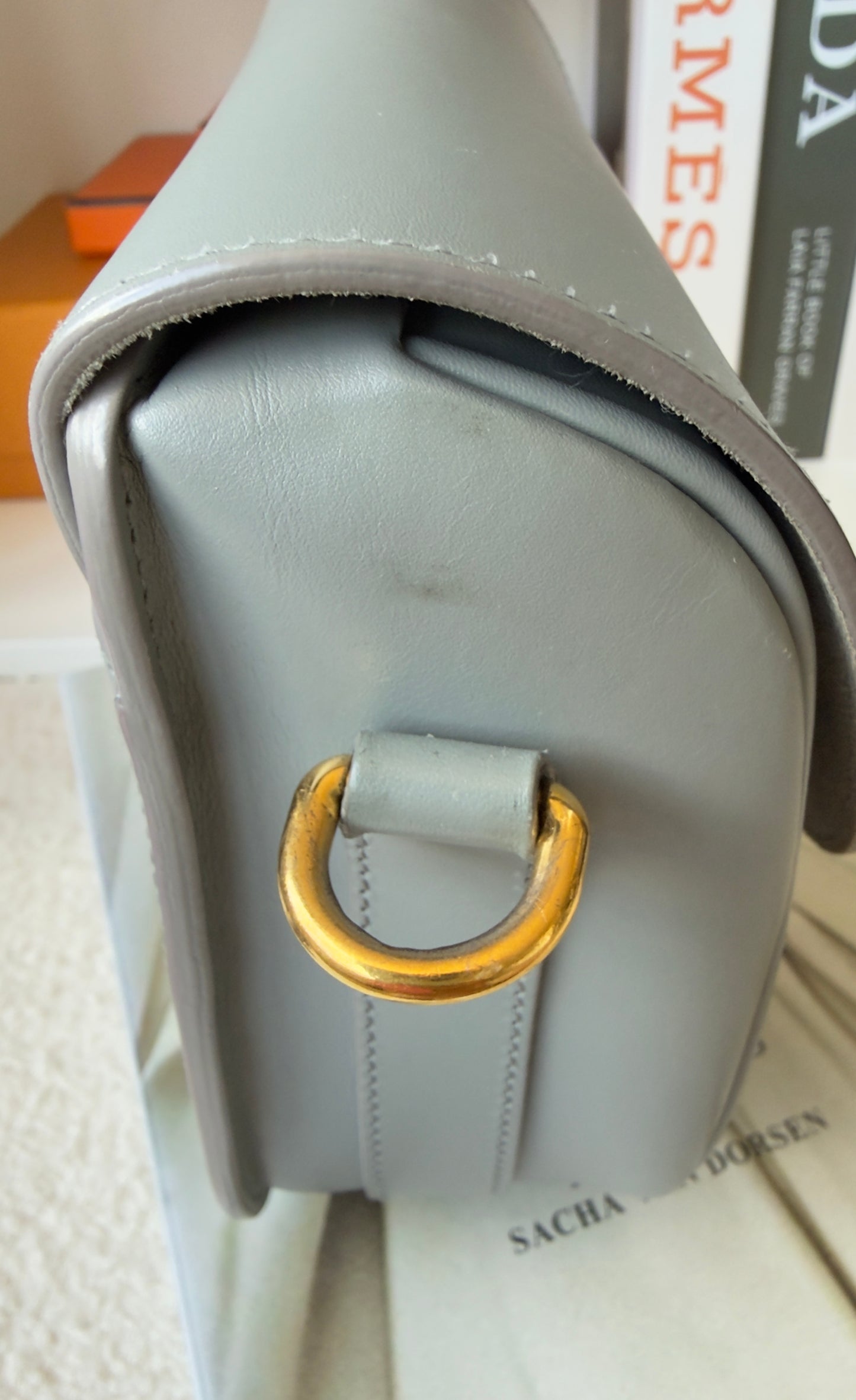 BOX MEDIUM BOBBY CALFSKIN GREY BAG