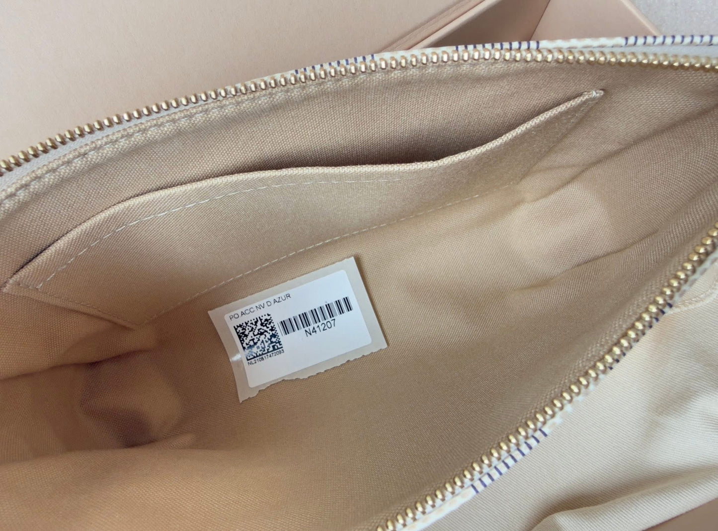 BRAND NEW POCHETTE ACCESSORIE DAMIER AZUR NM