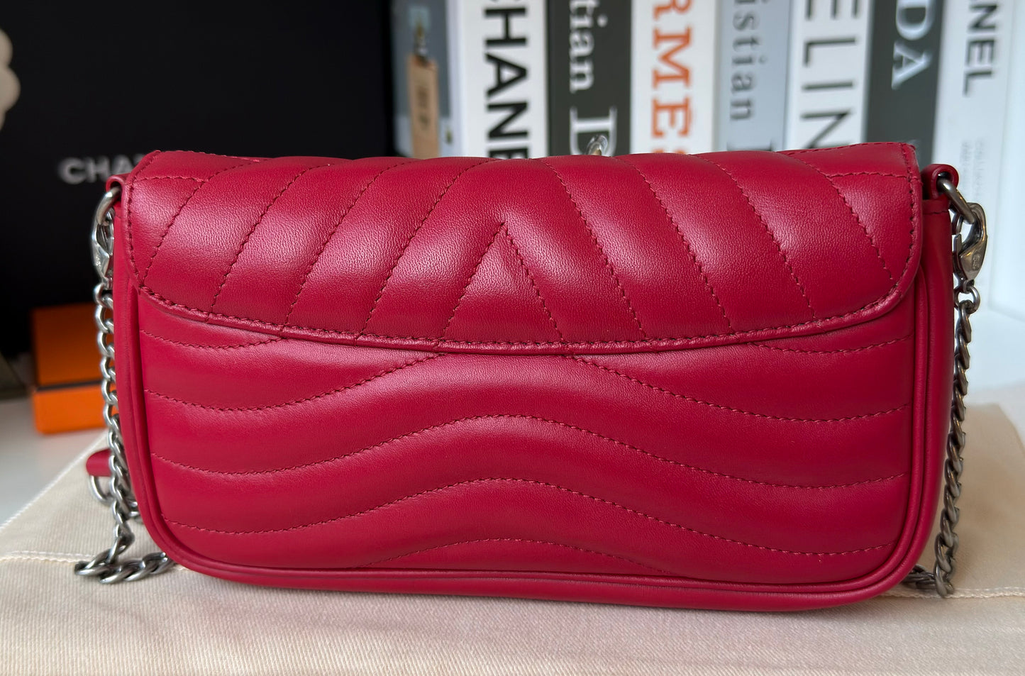 LIKE NEW NEW WAVE CHAIN POCHETTE RES CALFSKIN