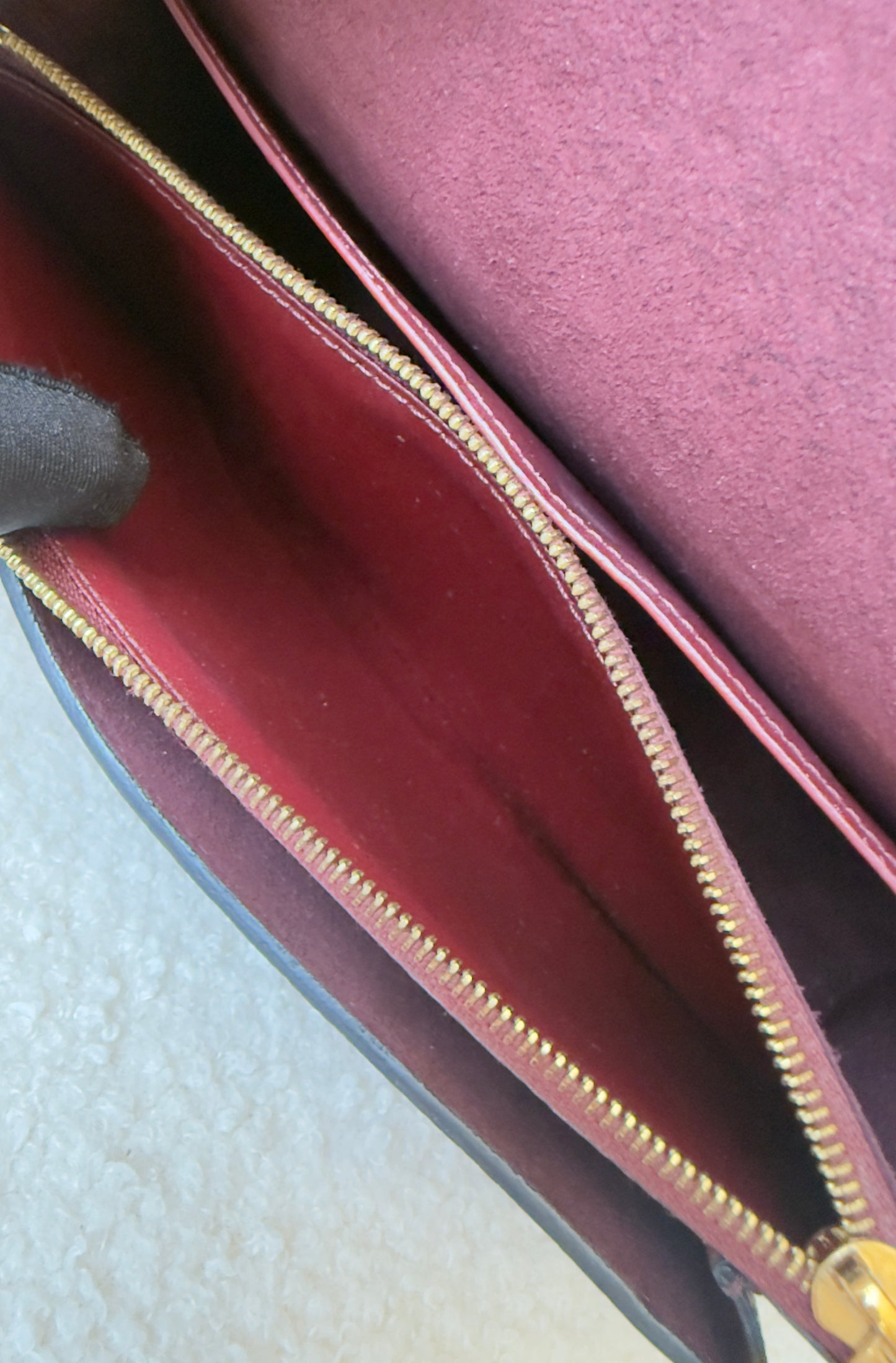 VAVIN CHAIN WALLET IN RED BURGANDY CROSSBODY/CLUTCH BAG