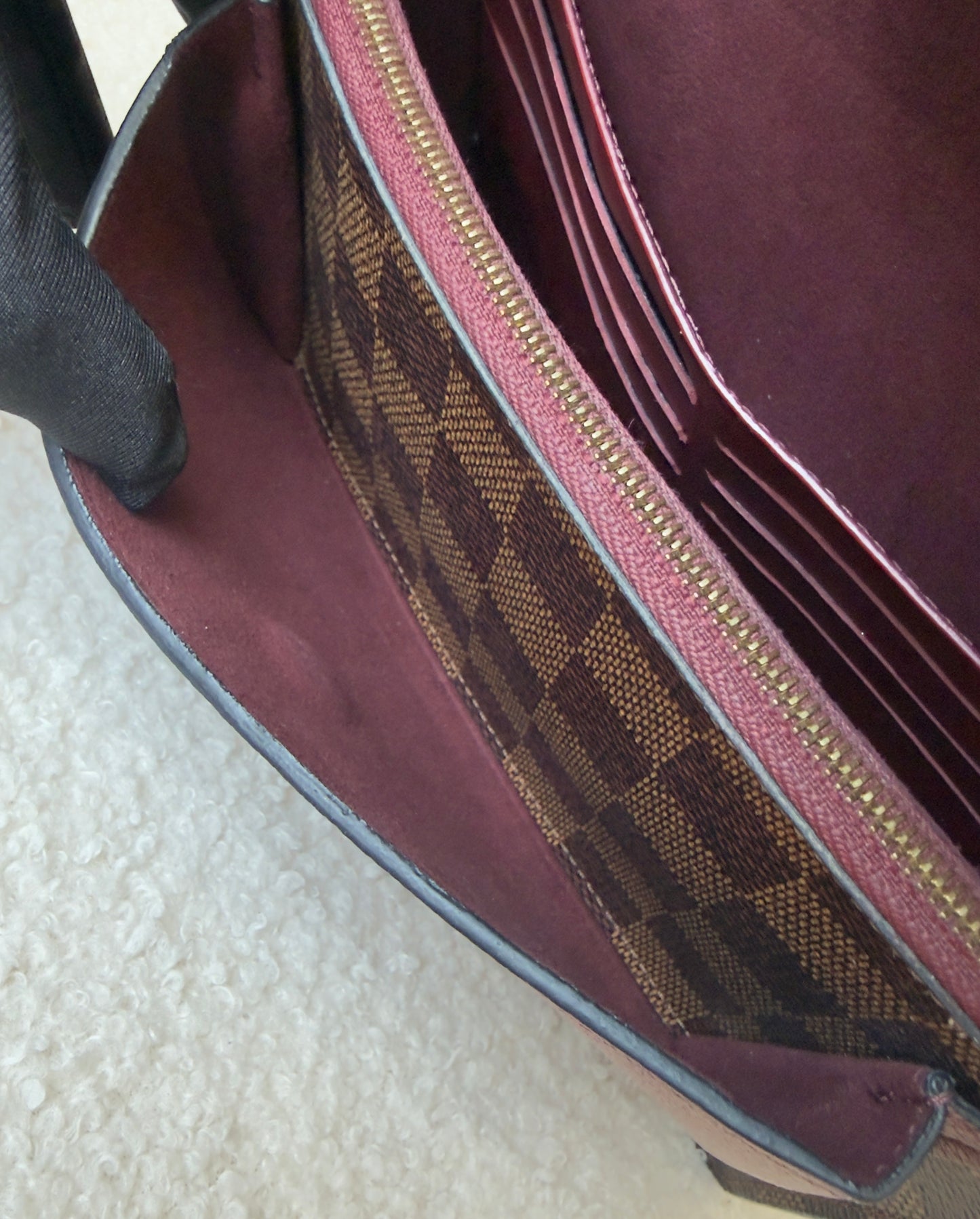 VAVIN CHAIN WALLET IN RED BURGANDY CROSSBODY/CLUTCH BAG