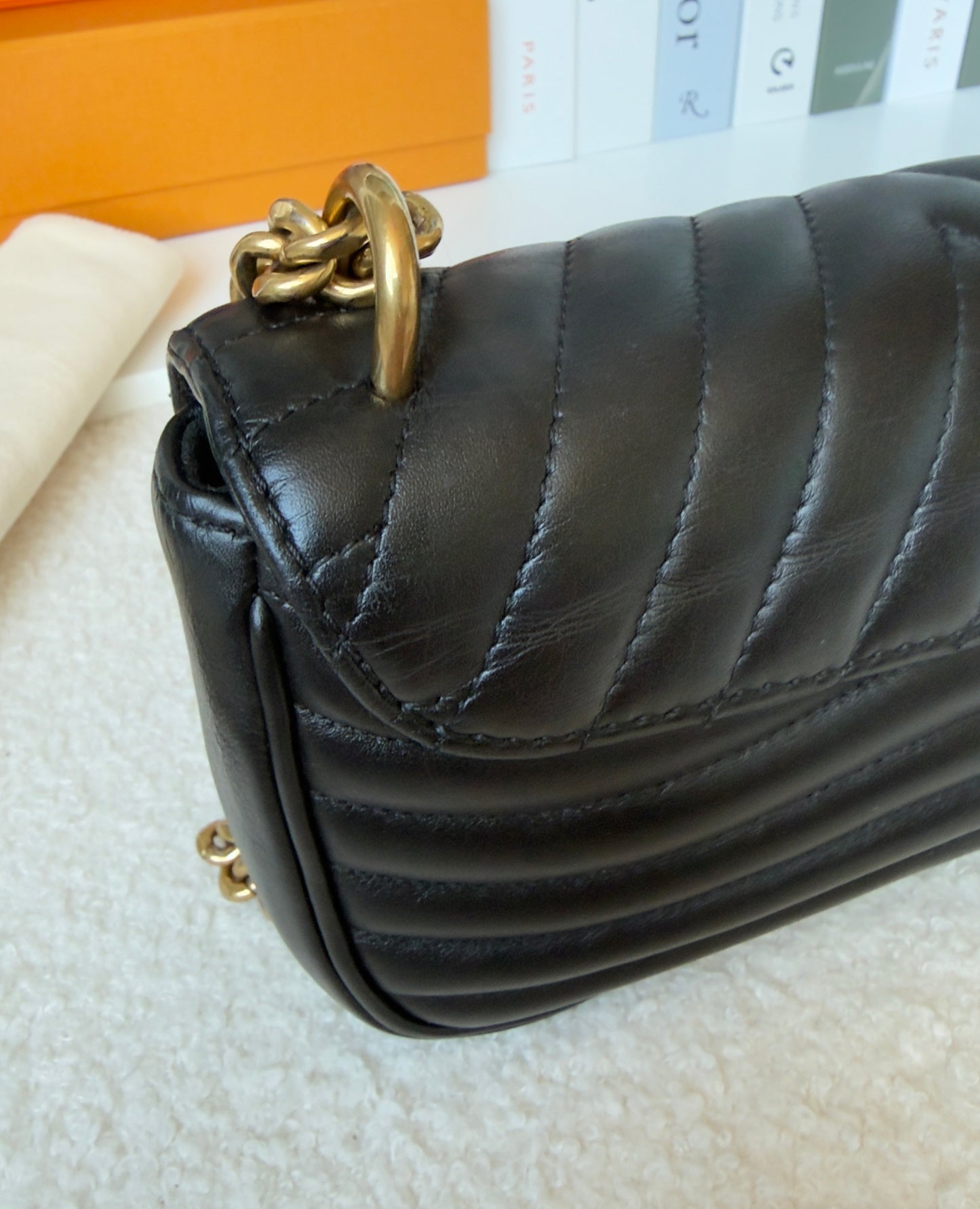 NEW WAVE Black Calfskin Chain PM