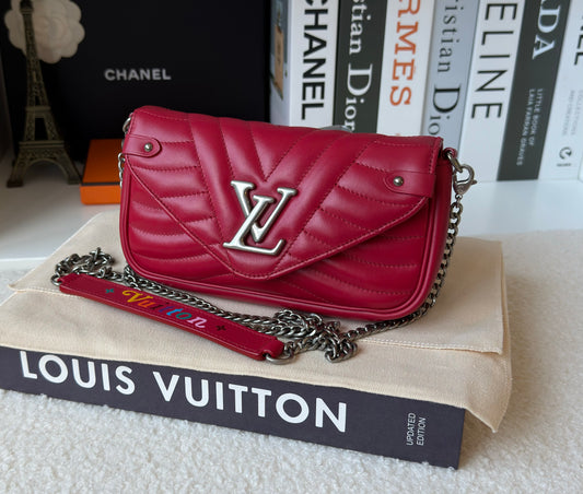 LIKE NEW NEW WAVE CHAIN POCHETTE RES CALFSKIN