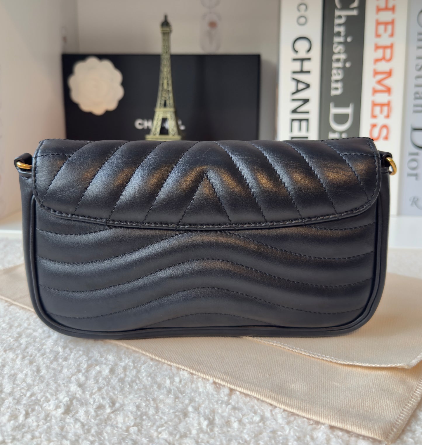 NEW WAVE CHAIN POCHETTE BLACK CALFSKIN