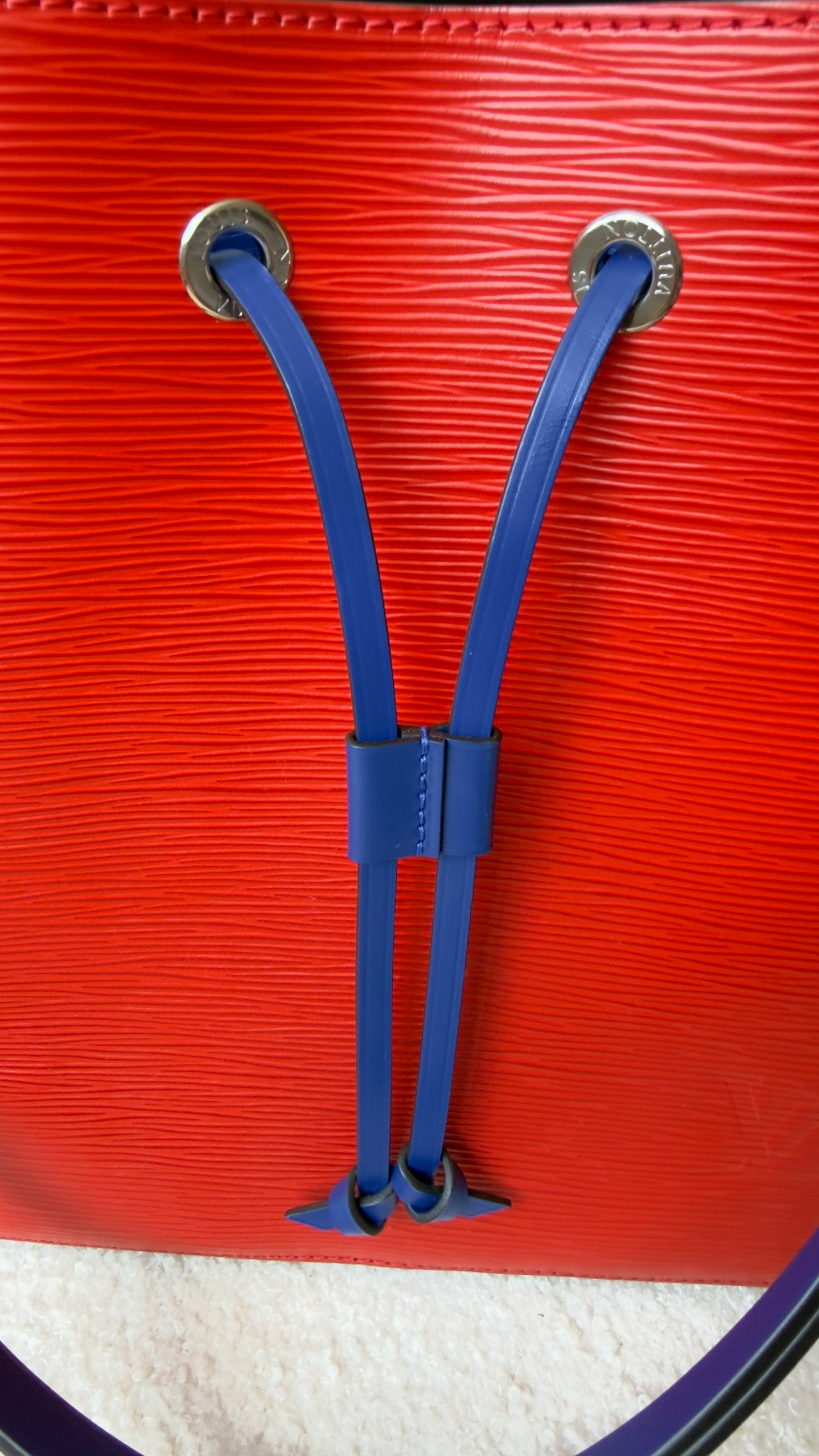 NEONOE MM Red Blue Coquelicot Epi Leather Bag