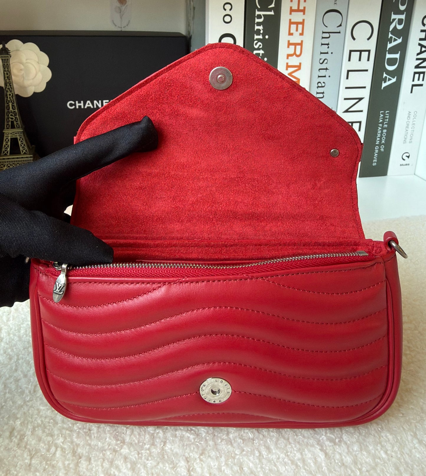 LIKE NEW NEW WAVE CHAIN POCHETTE RES CALFSKIN