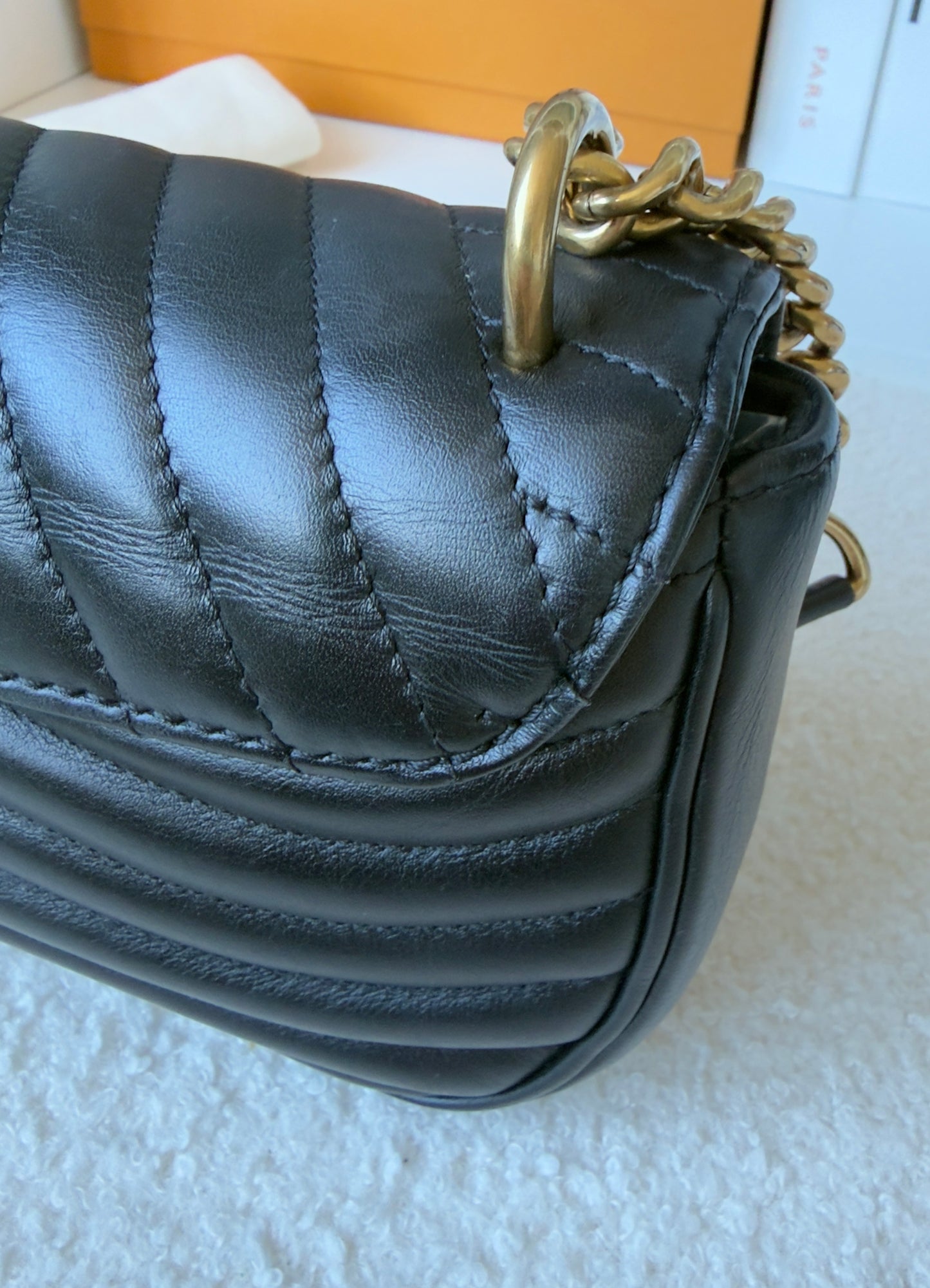NEW WAVE Black Calfskin Chain PM