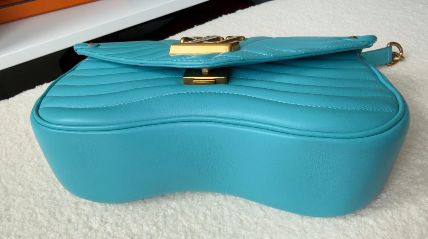 NEW WAVE Calfskin Chain MM Turquoise Blue