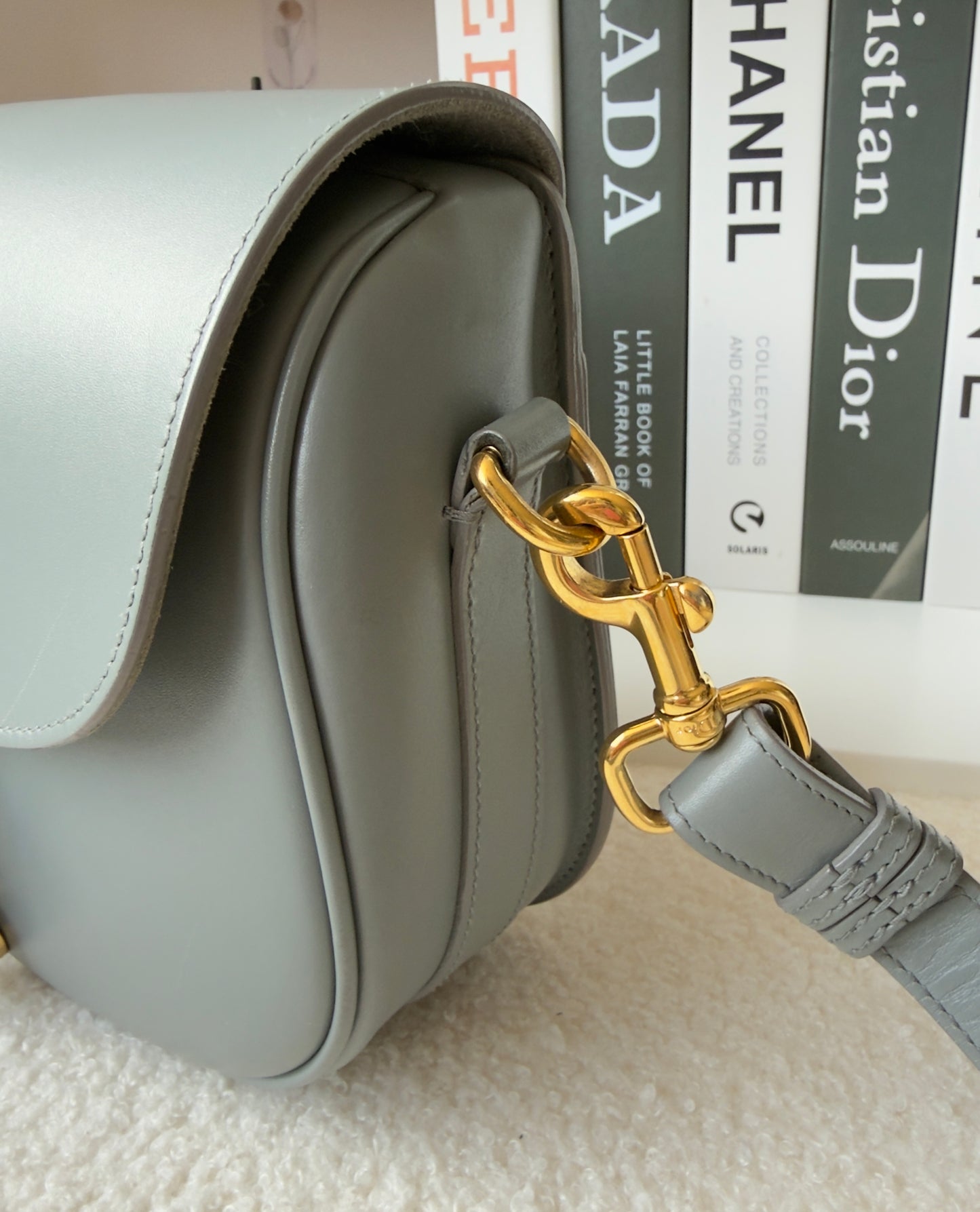 BOX MEDIUM BOBBY CALFSKIN GREY BAG