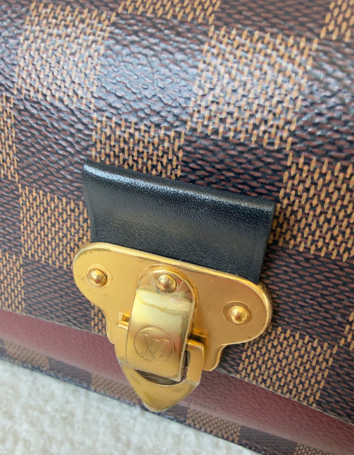 VAVIN CHAIN WALLET IN RED BURGANDY CROSSBODY/CLUTCH BAG