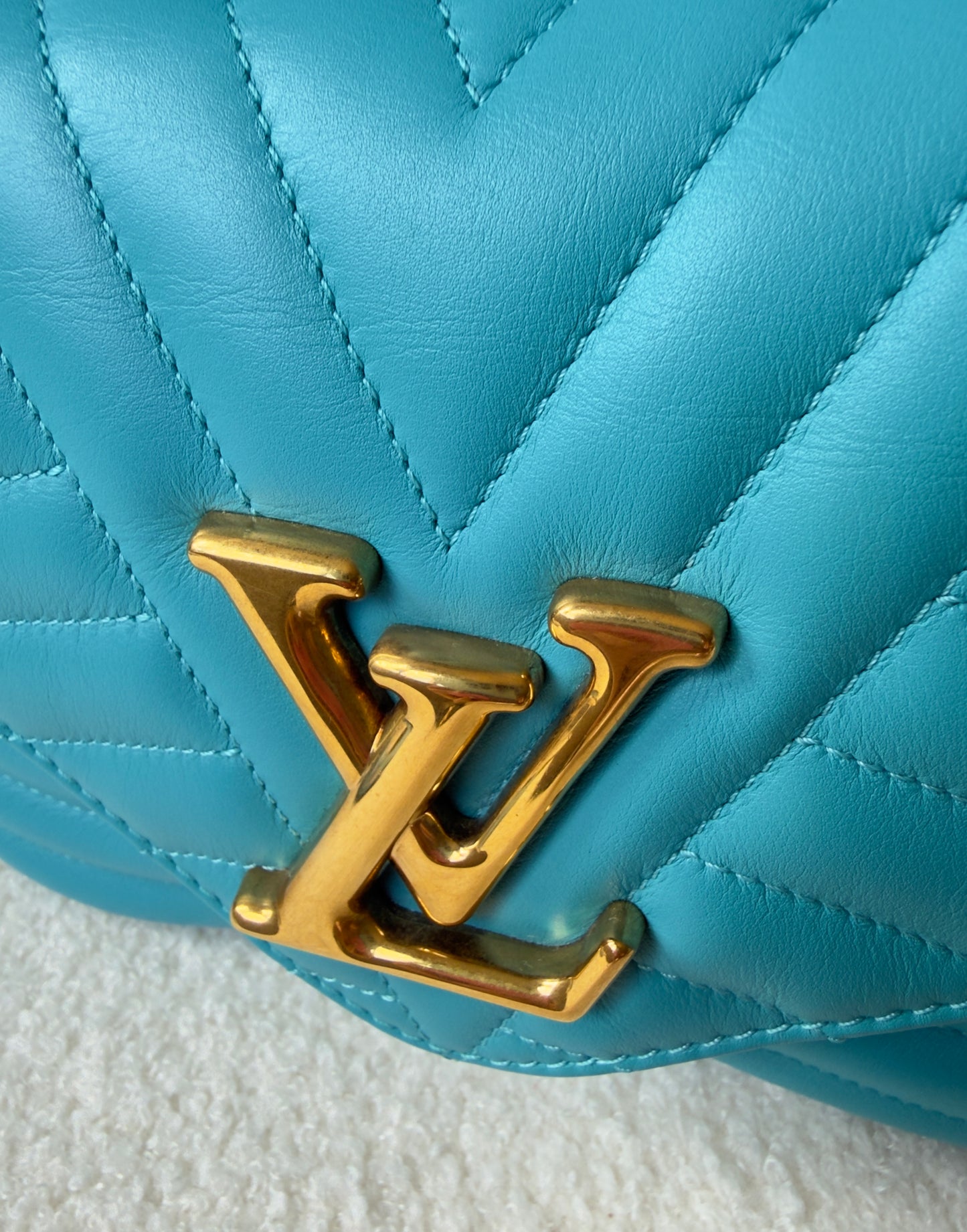 NEW WAVE Calfskin Chain MM Turquoise Blue