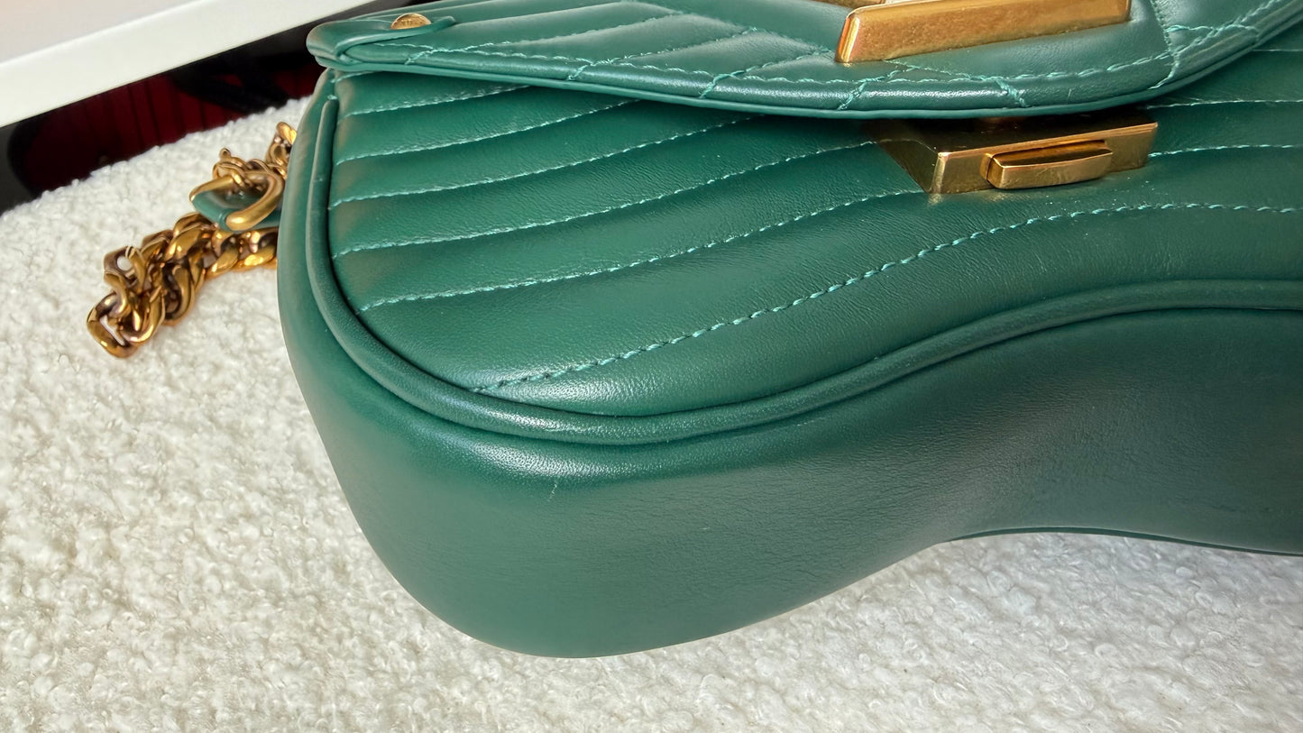 NEW WAVE Calfskin Chain PM Emerald