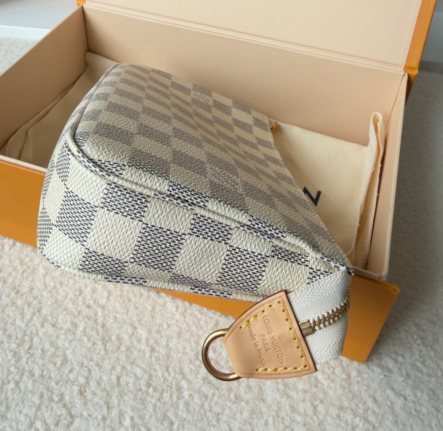 BRAND NEW POCHETTE ACCESSORIE DAMIER AZUR NM