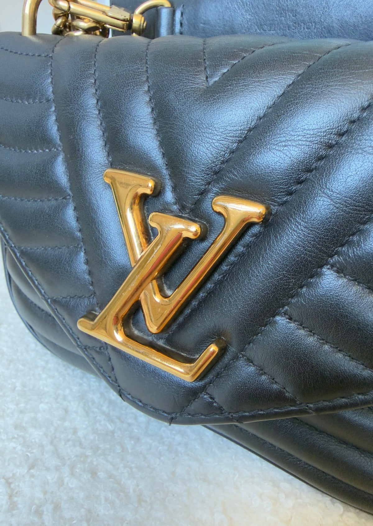 NEW WAVE Black Calfskin Chain PM