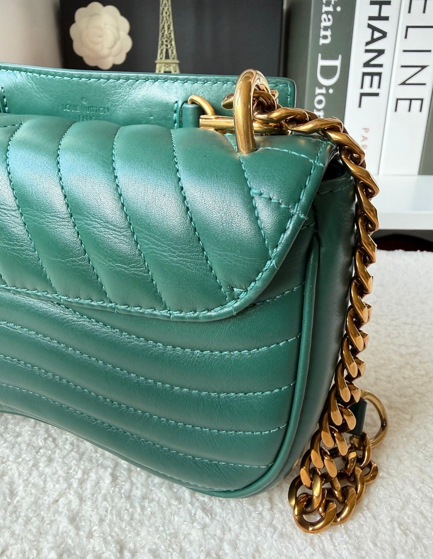 NEW WAVE Calfskin Chain PM Emerald