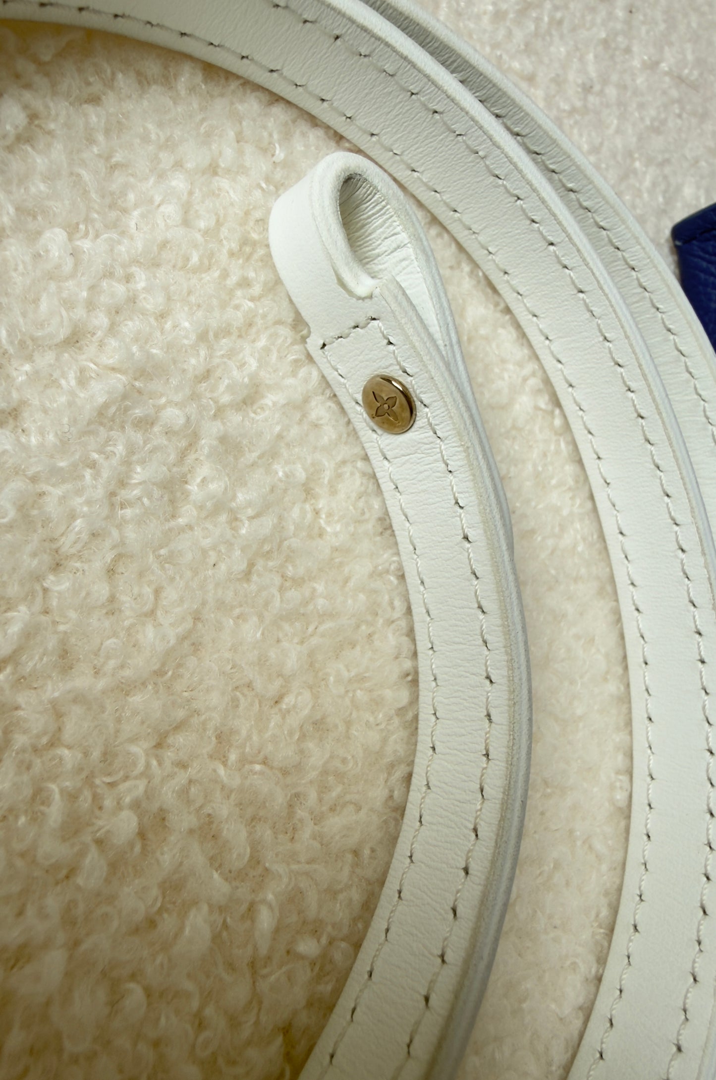 LIKE NEW LIMITED EDITION EVERYDAY SIGNATURE SAC PLAT XS BLUE
