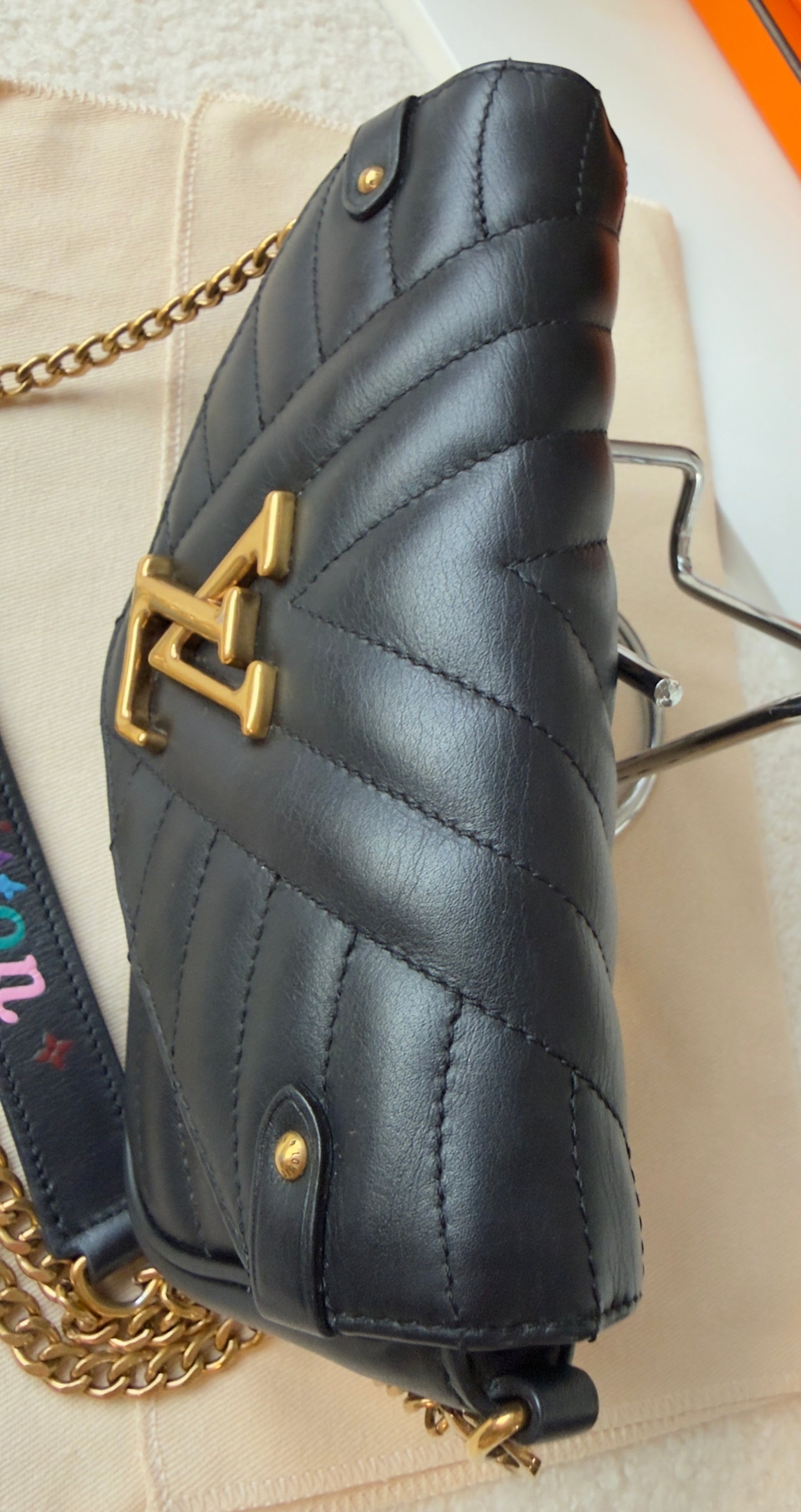 NEW WAVE CHAIN POCHETTE BLACK CALFSKIN