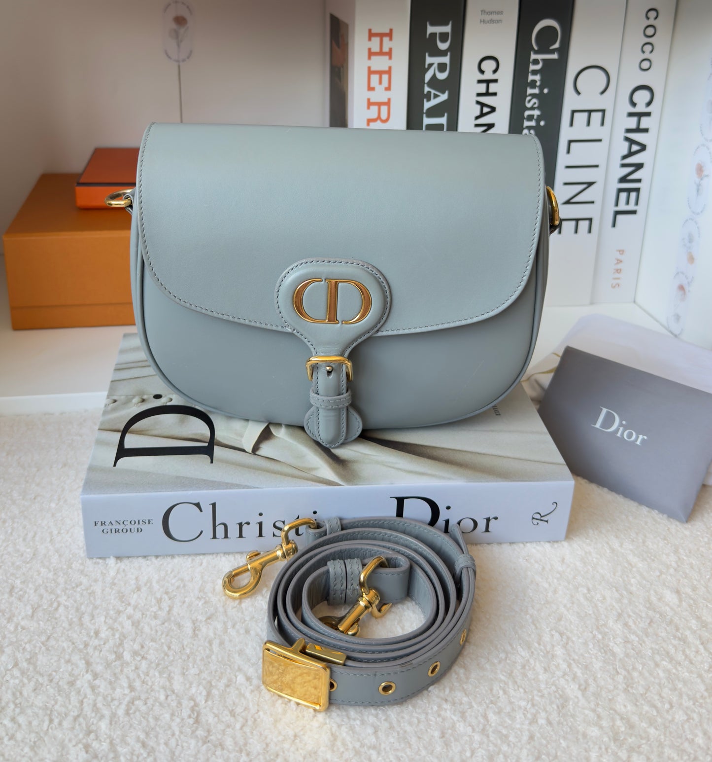 BOX MEDIUM BOBBY CALFSKIN GREY BAG