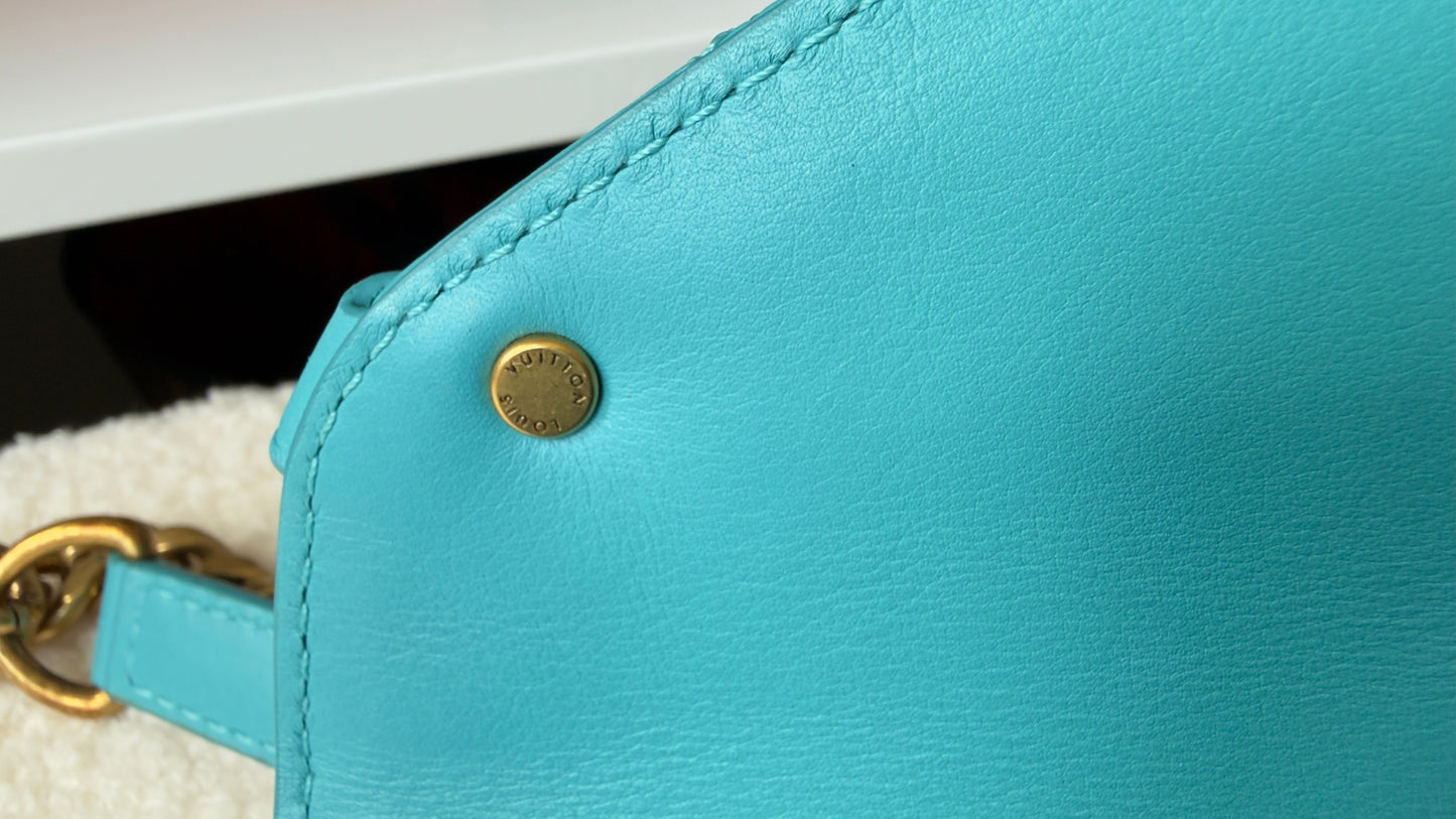 NEW WAVE Calfskin Chain MM Turquoise Blue