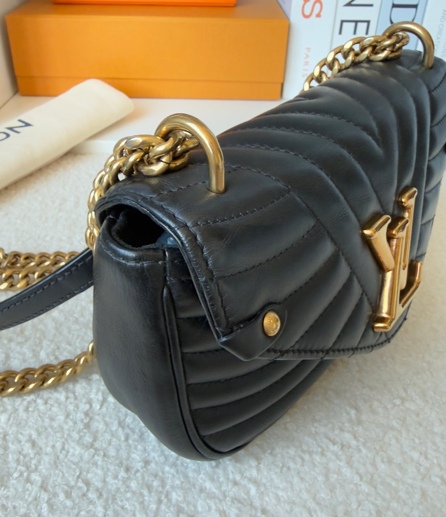 NEW WAVE Black Calfskin Chain PM