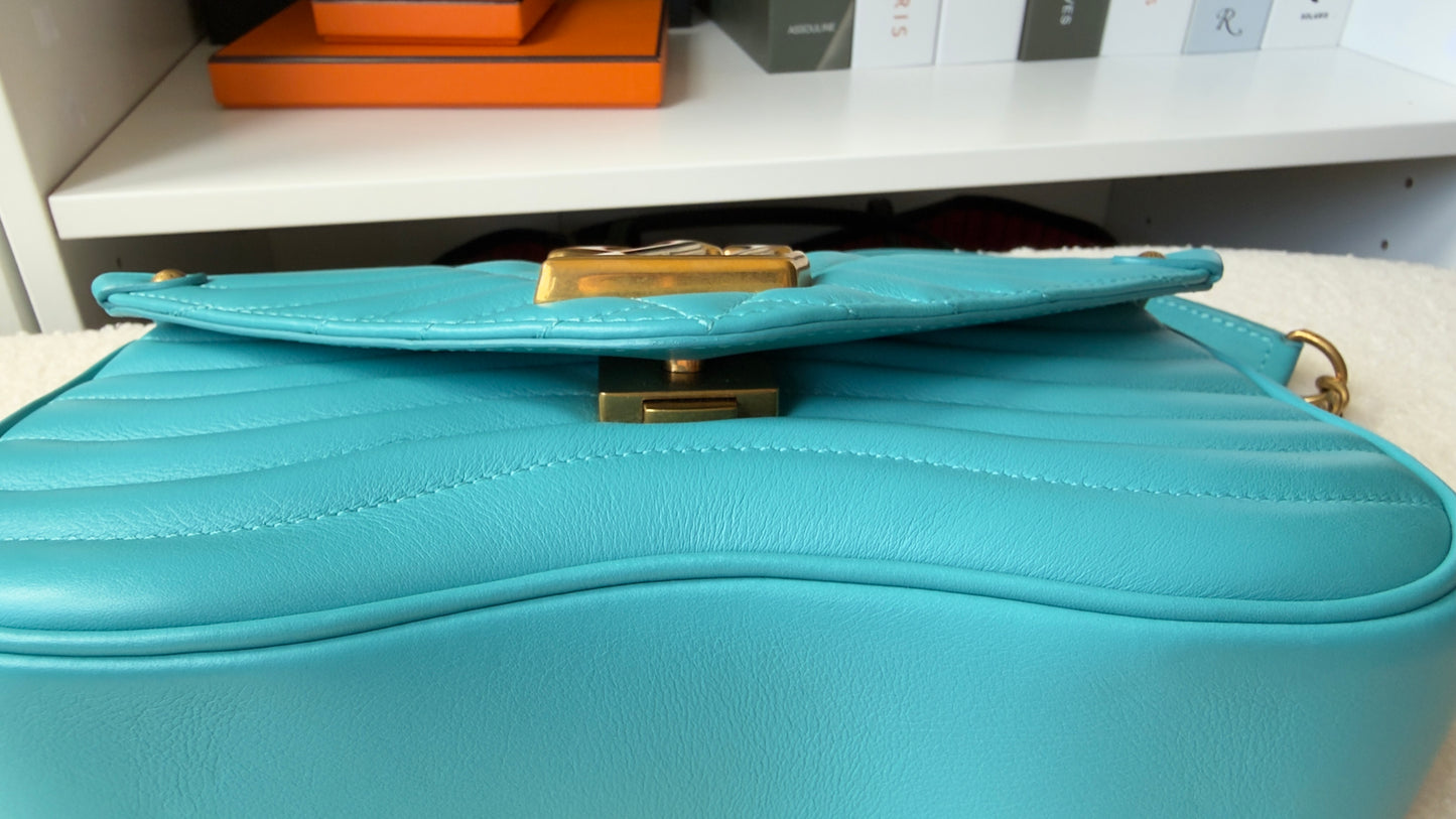 NEW WAVE Calfskin Chain MM Turquoise Blue
