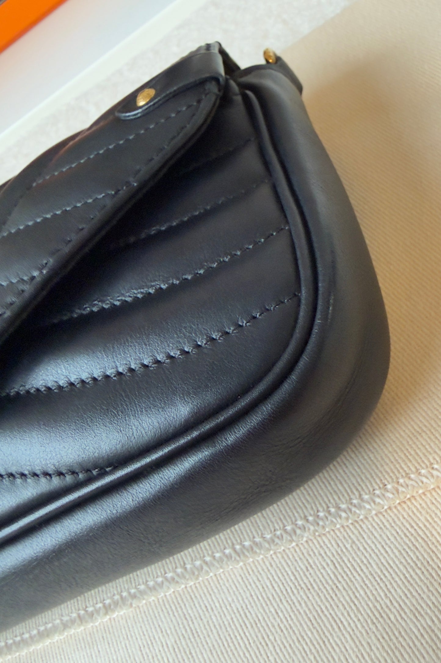 NEW WAVE CHAIN POCHETTE BLACK CALFSKIN