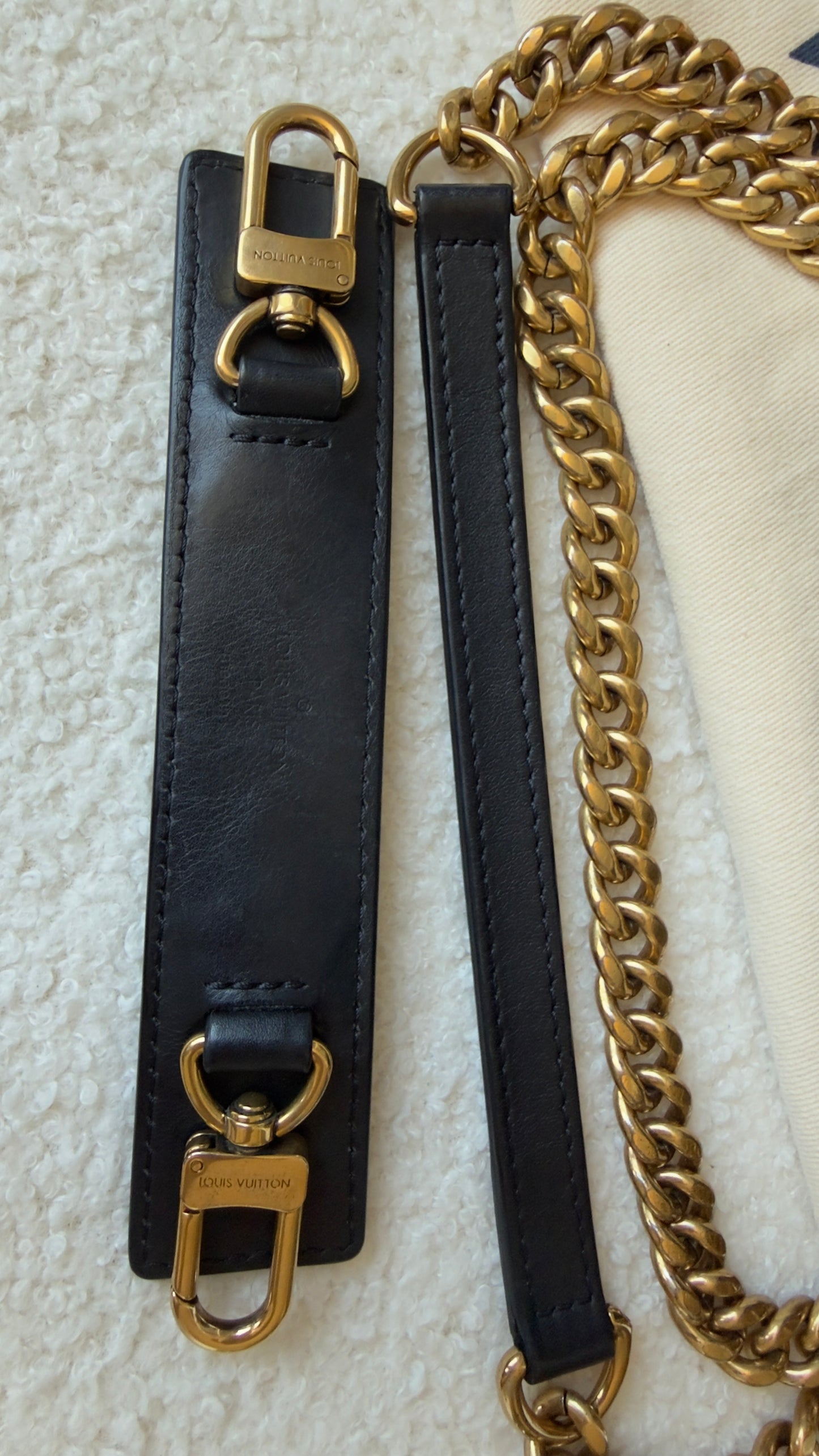 NEW WAVE Black Calfskin Chain PM