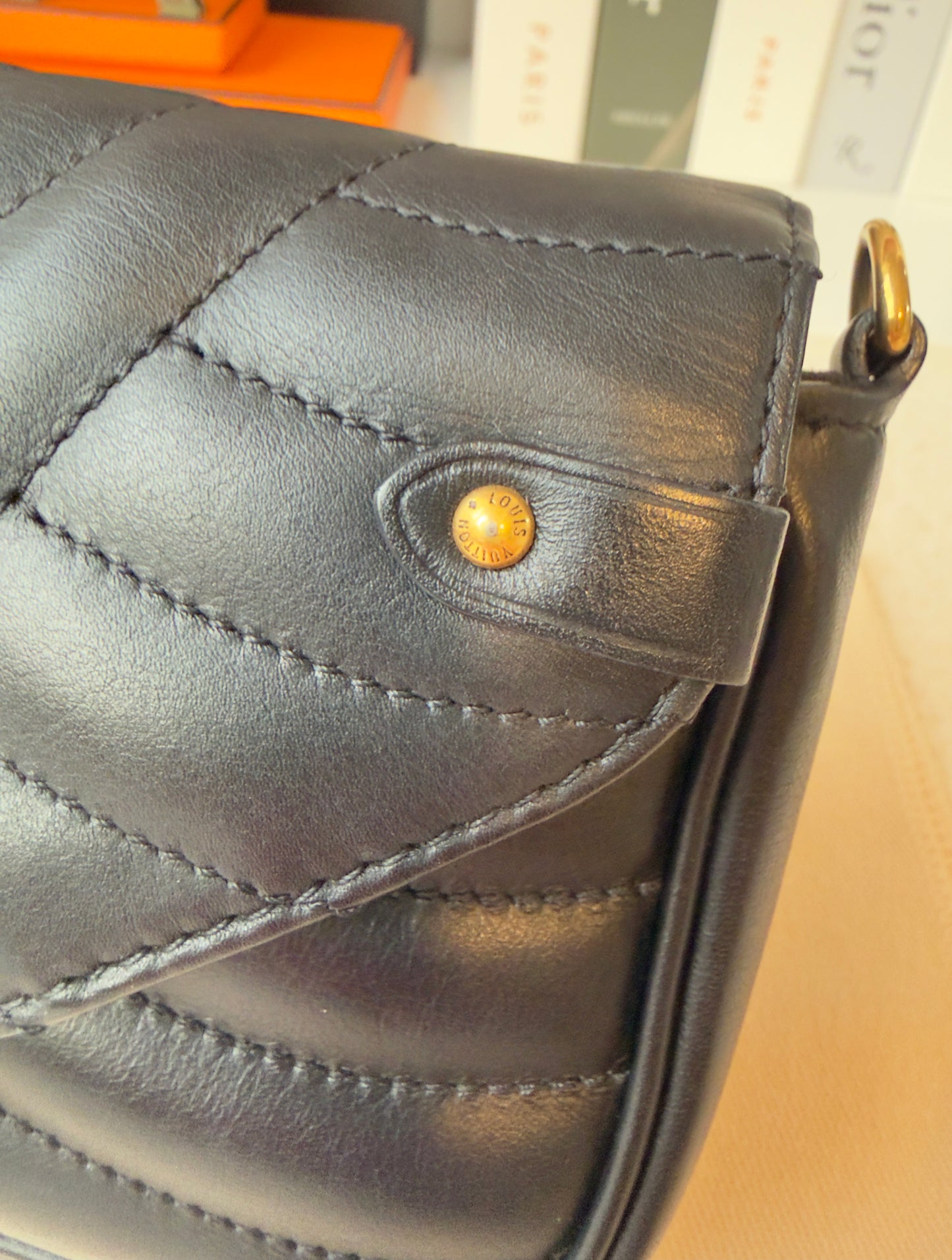 NEW WAVE CHAIN POCHETTE BLACK CALFSKIN