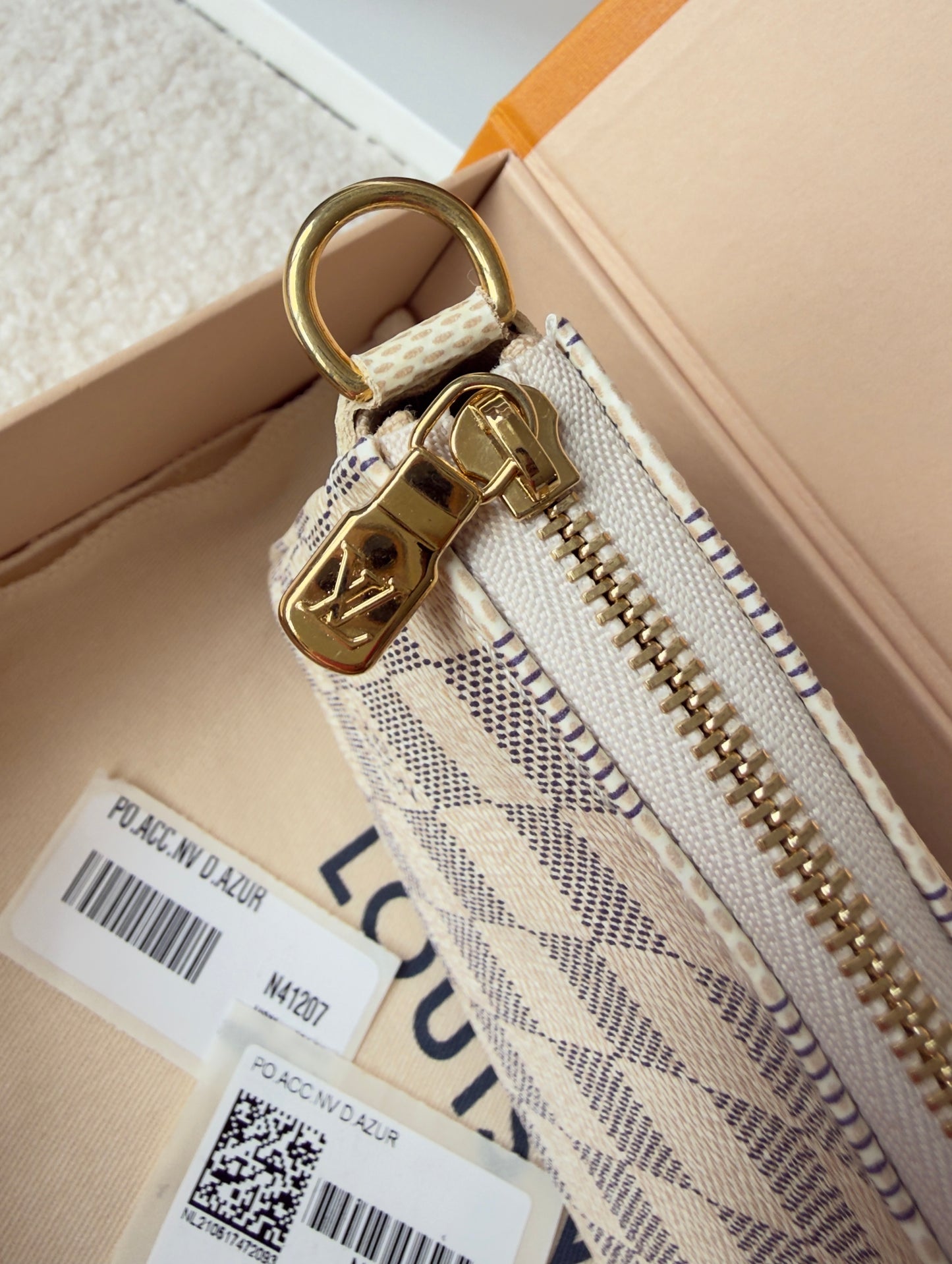 BRAND NEW POCHETTE ACCESSORIE DAMIER AZUR NM
