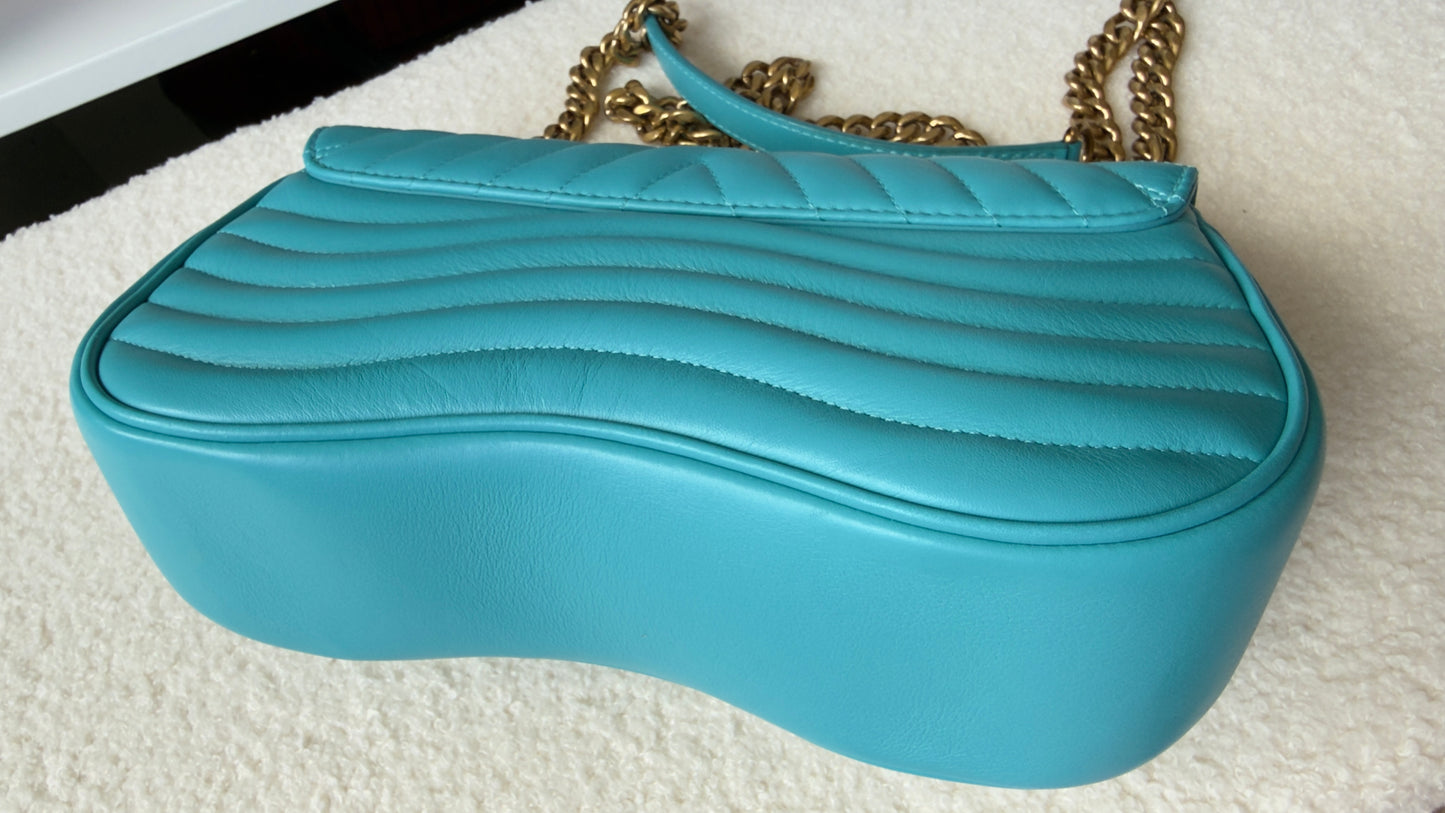 NEW WAVE Calfskin Chain MM Turquoise Blue