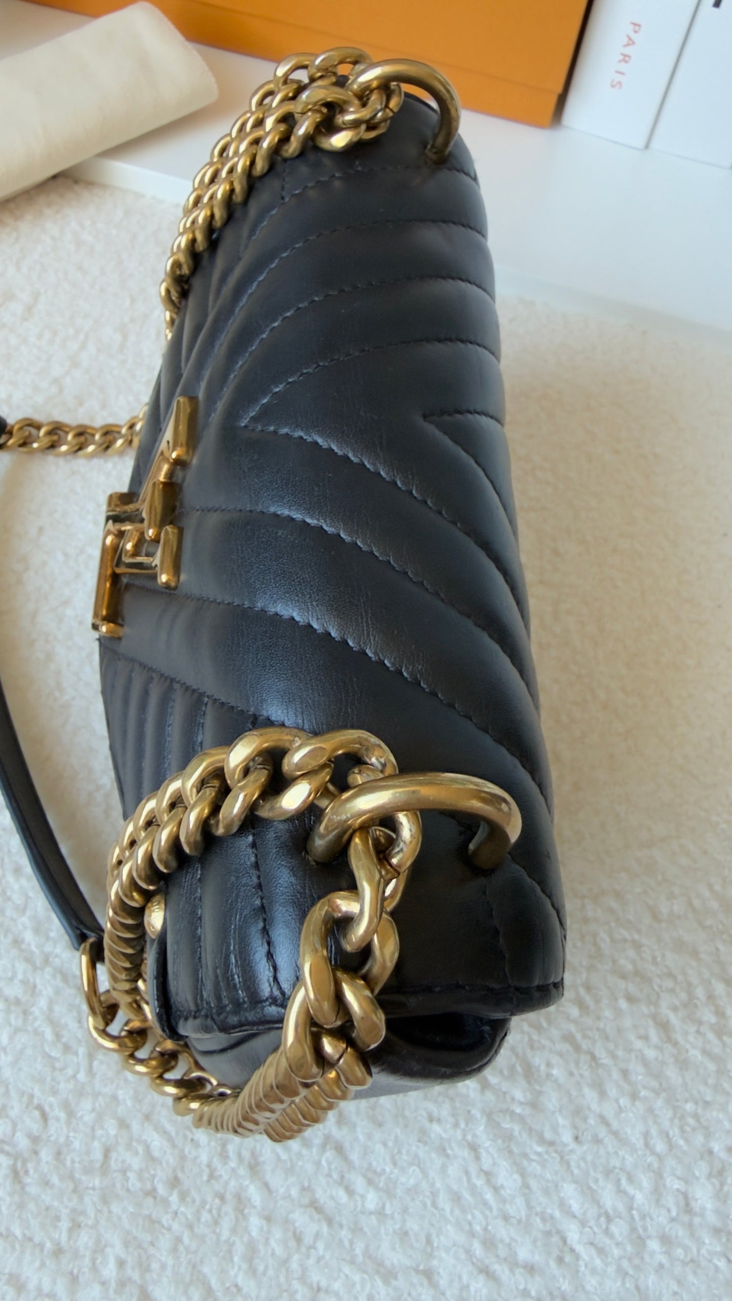 NEW WAVE Black Calfskin Chain PM