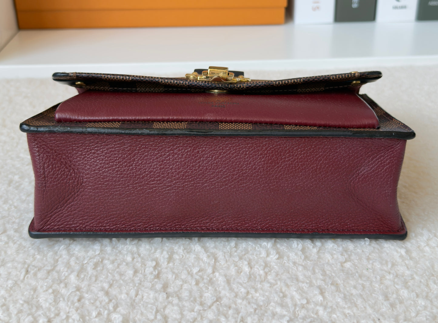 VAVIN CHAIN WALLET IN RED BURGANDY CROSSBODY/CLUTCH BAG