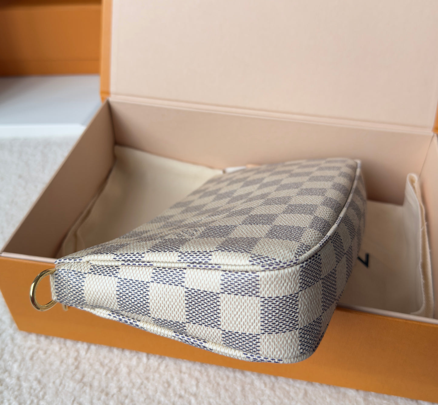 BRAND NEW POCHETTE ACCESSORIE DAMIER AZUR NM