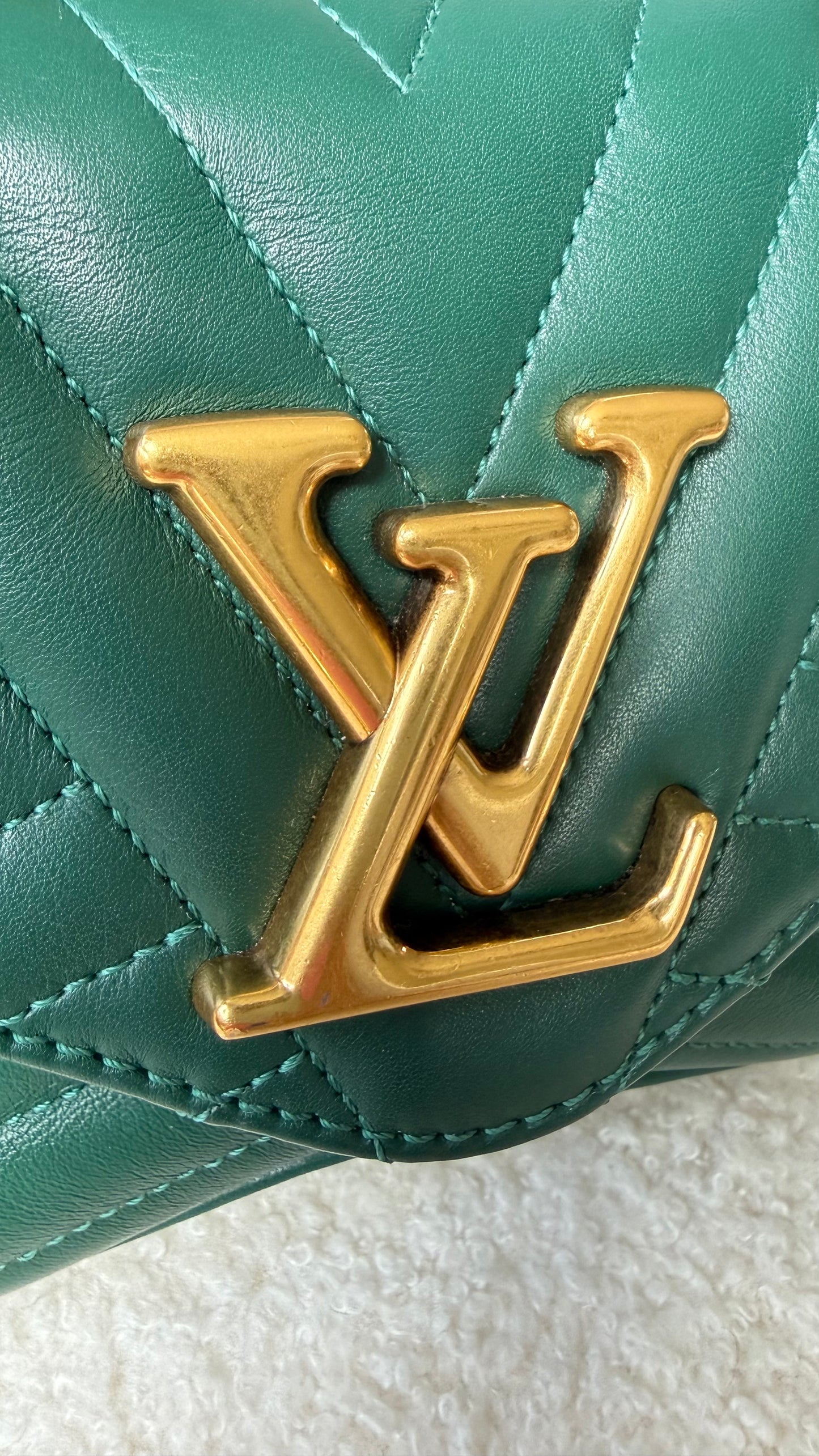 NEW WAVE Calfskin Chain PM Emerald