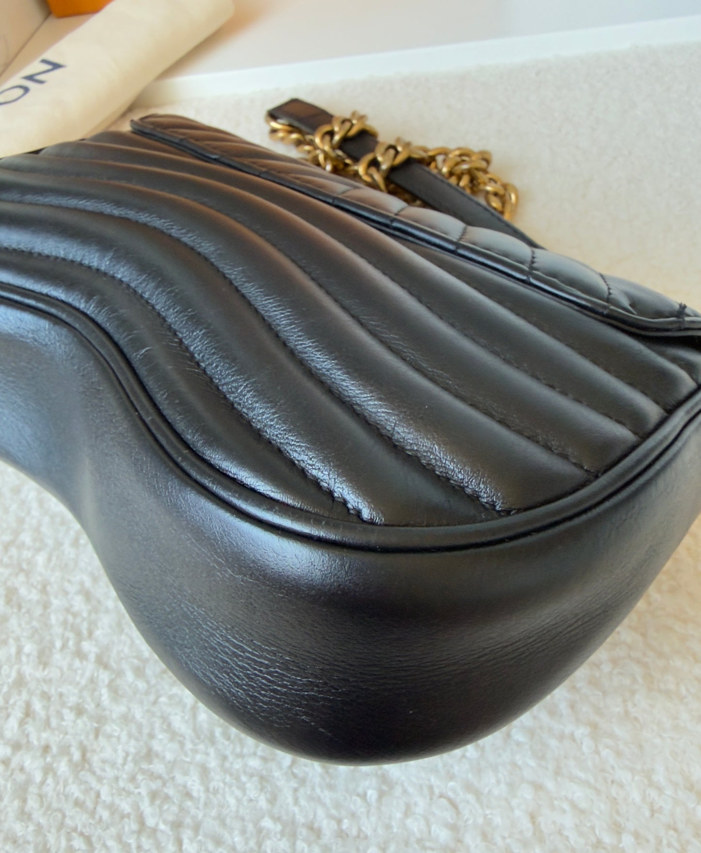 NEW WAVE Black Calfskin Chain PM
