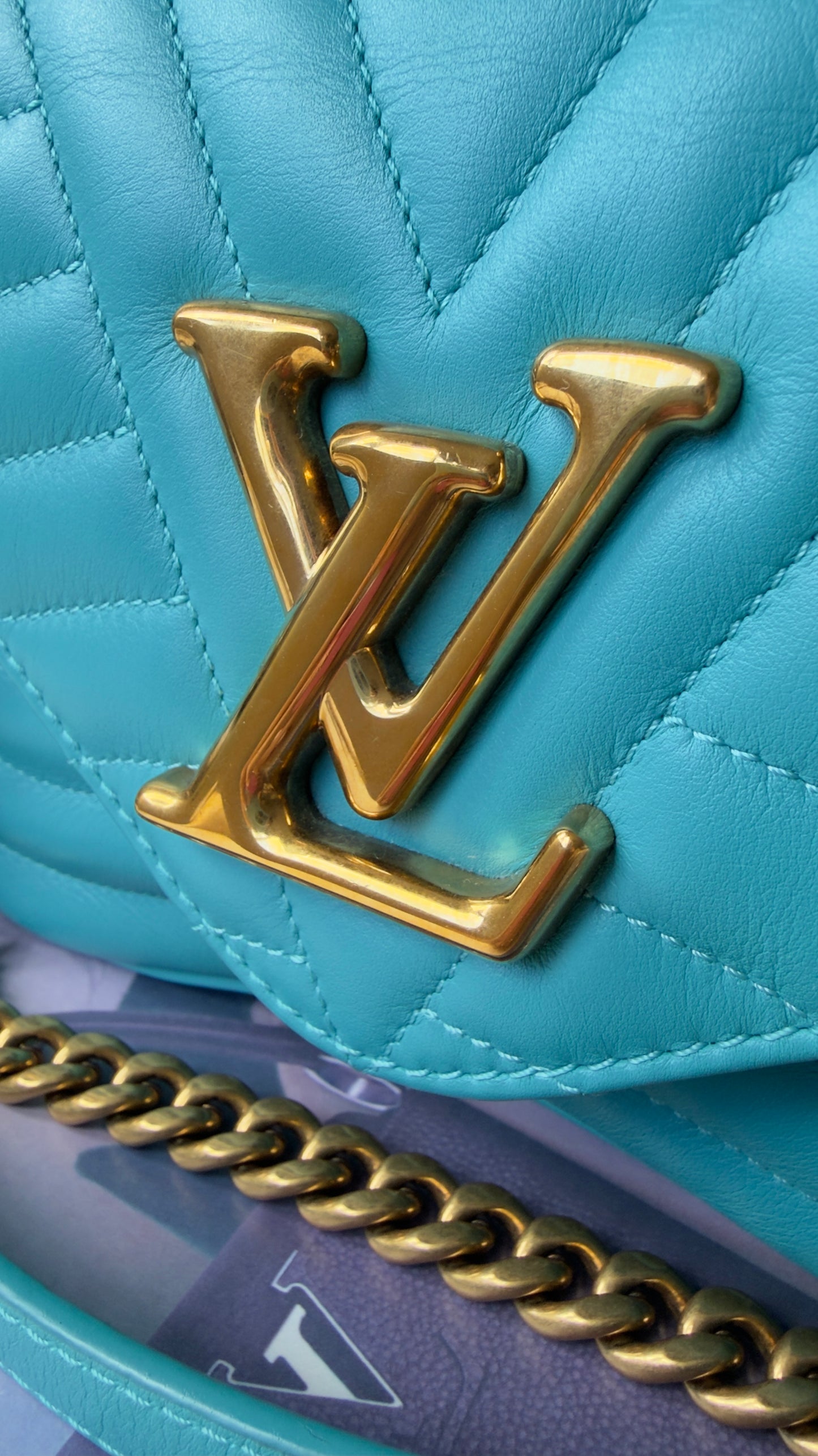 NEW WAVE Calfskin Chain MM Turquoise Blue