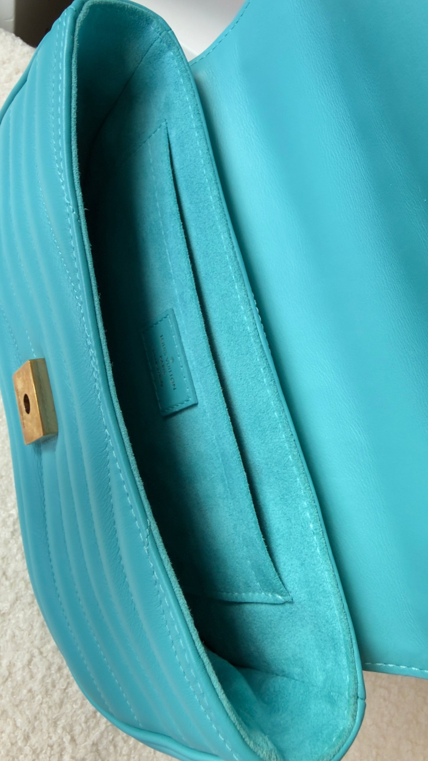 NEW WAVE Calfskin Chain MM Turquoise Blue
