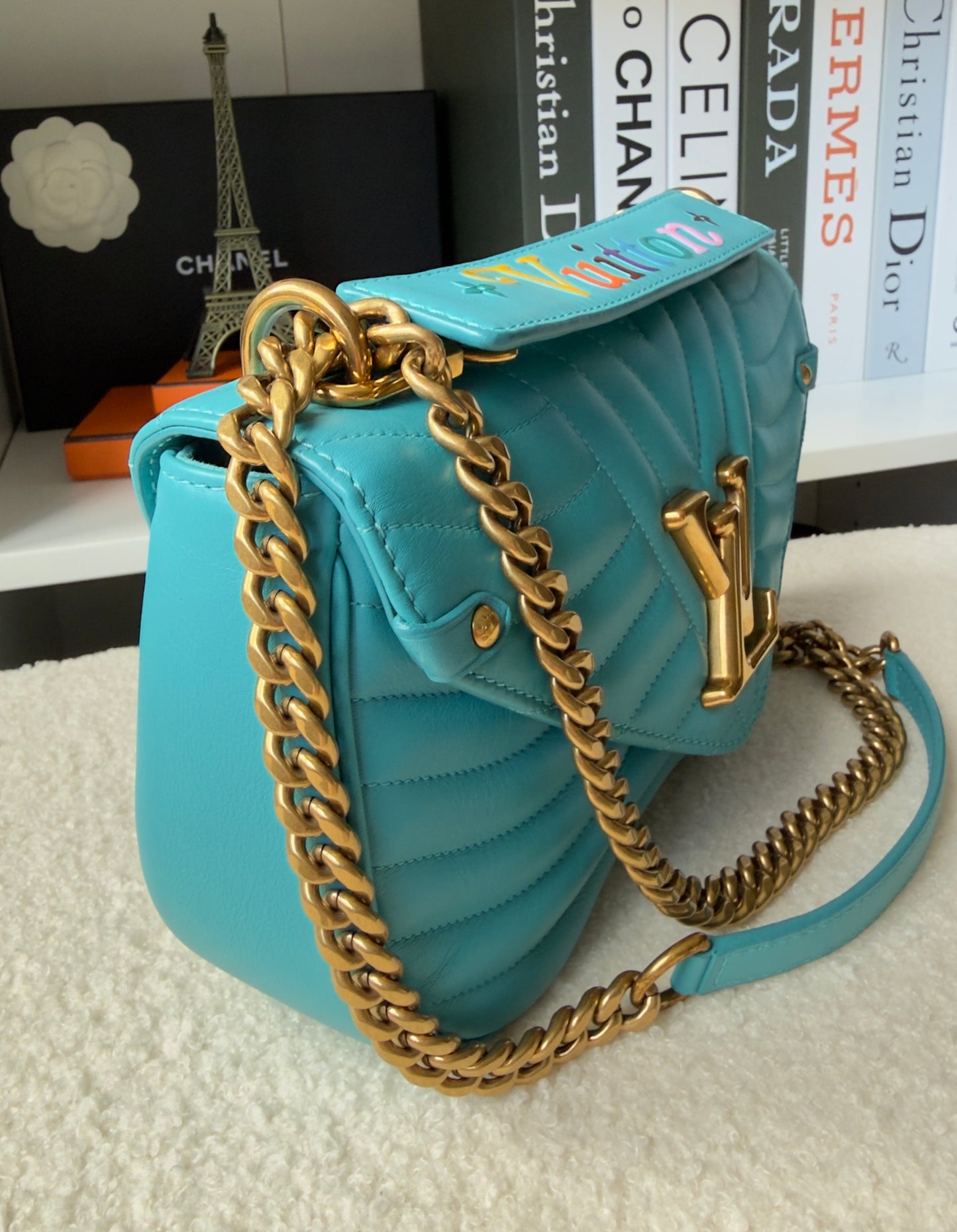 NEW WAVE Calfskin Chain MM Turquoise Blue