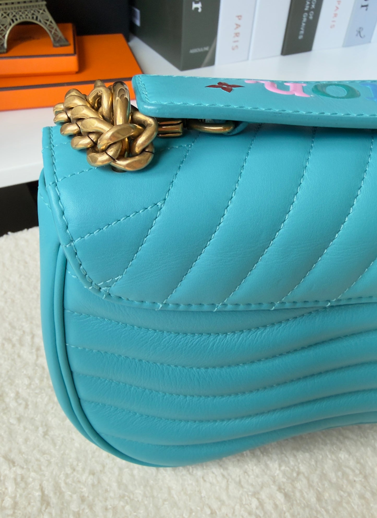 NEW WAVE Calfskin Chain MM Turquoise Blue