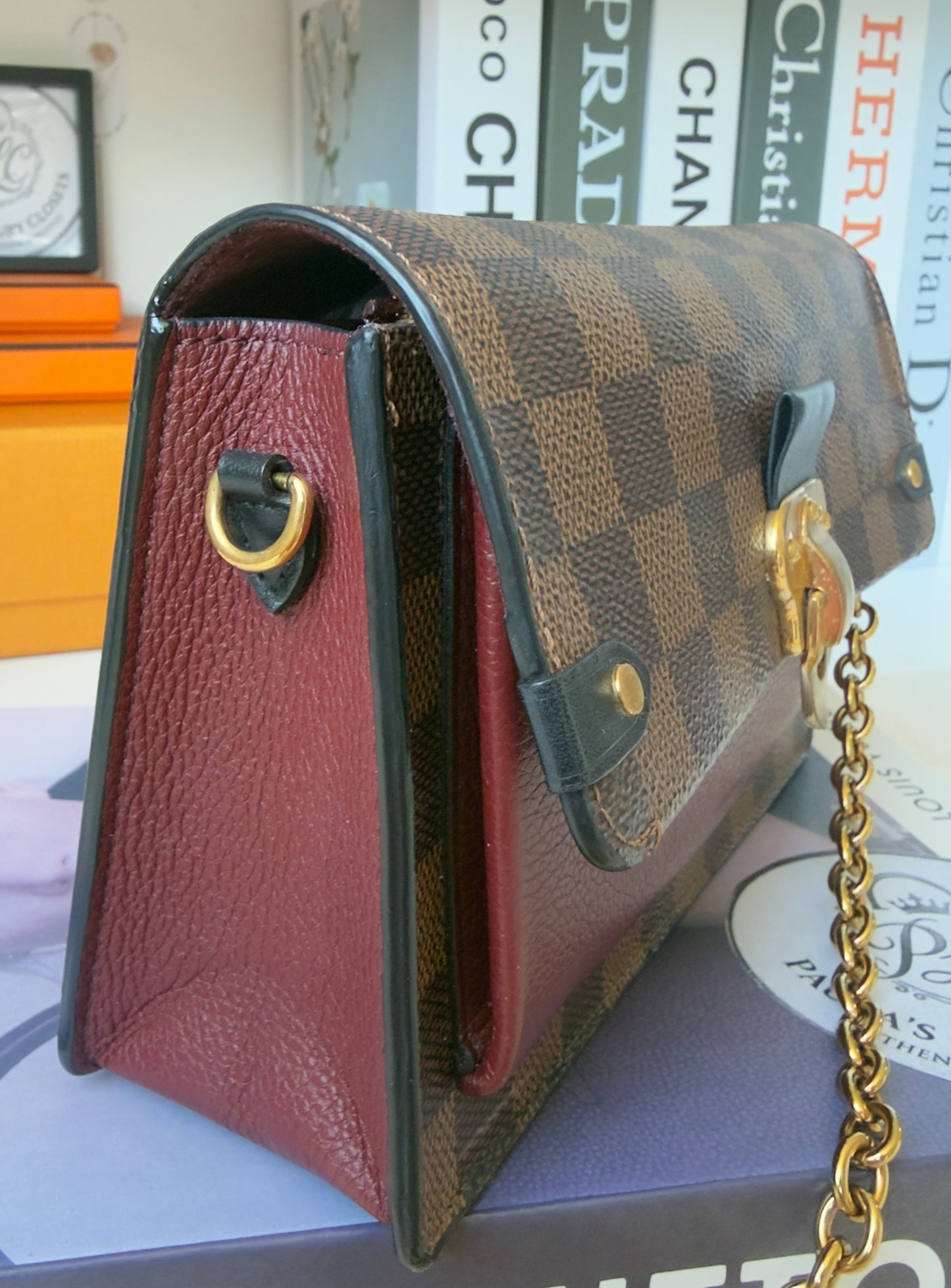 VAVIN CHAIN WALLET IN RED BURGANDY CROSSBODY/CLUTCH BAG