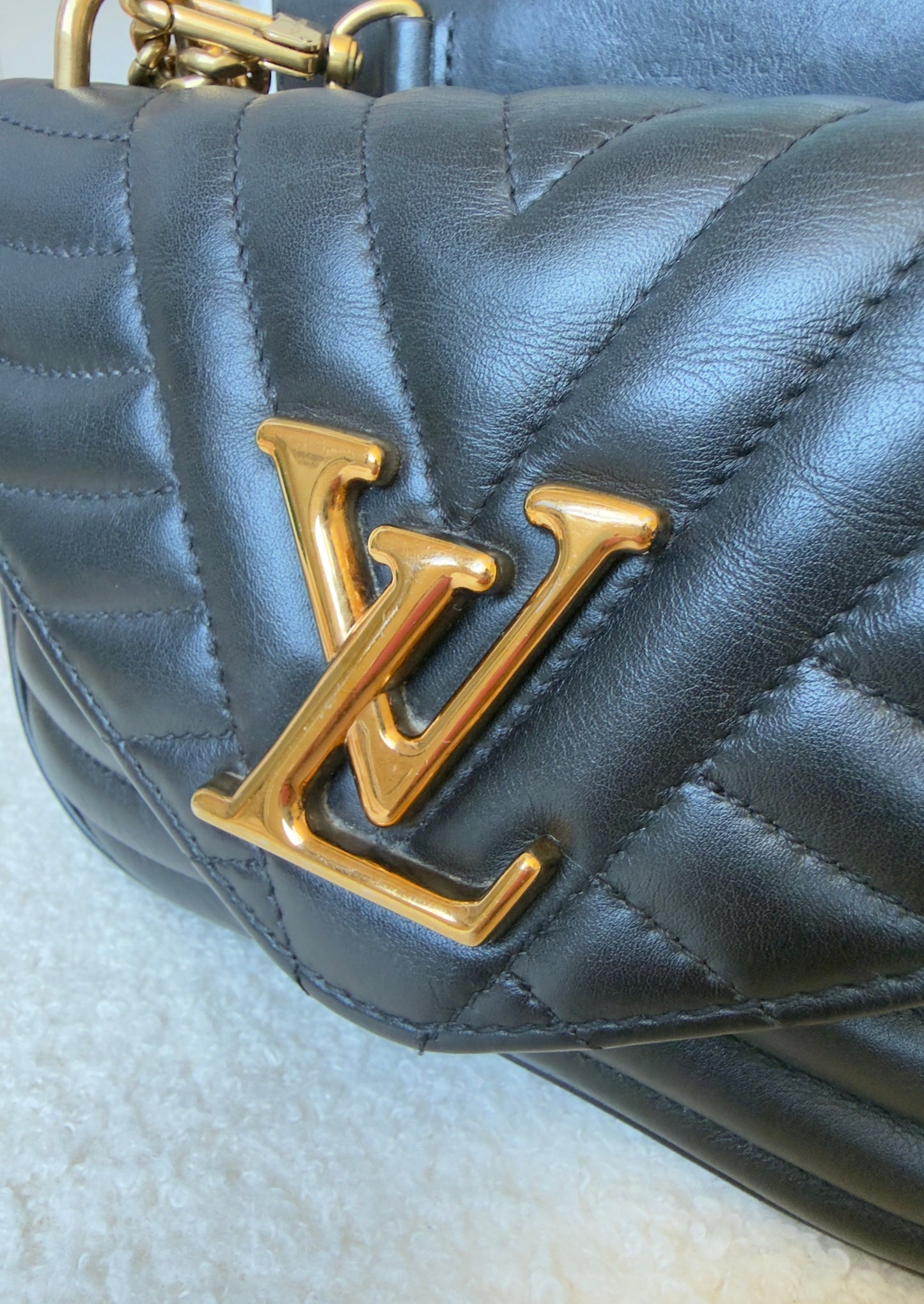 NEW WAVE Black Calfskin Chain PM