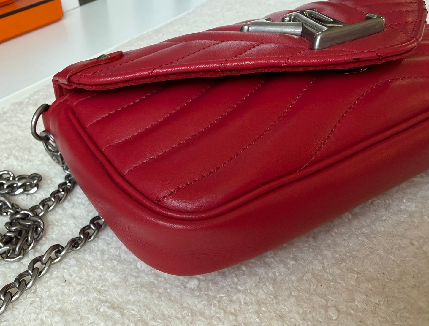 LIKE NEW NEW WAVE CHAIN POCHETTE RES CALFSKIN
