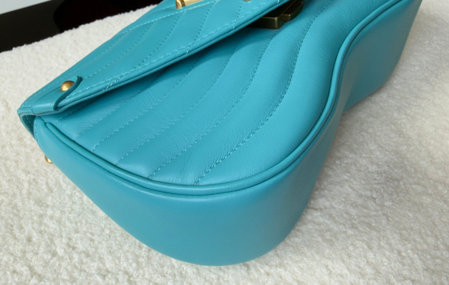 NEW WAVE Calfskin Chain MM Turquoise Blue