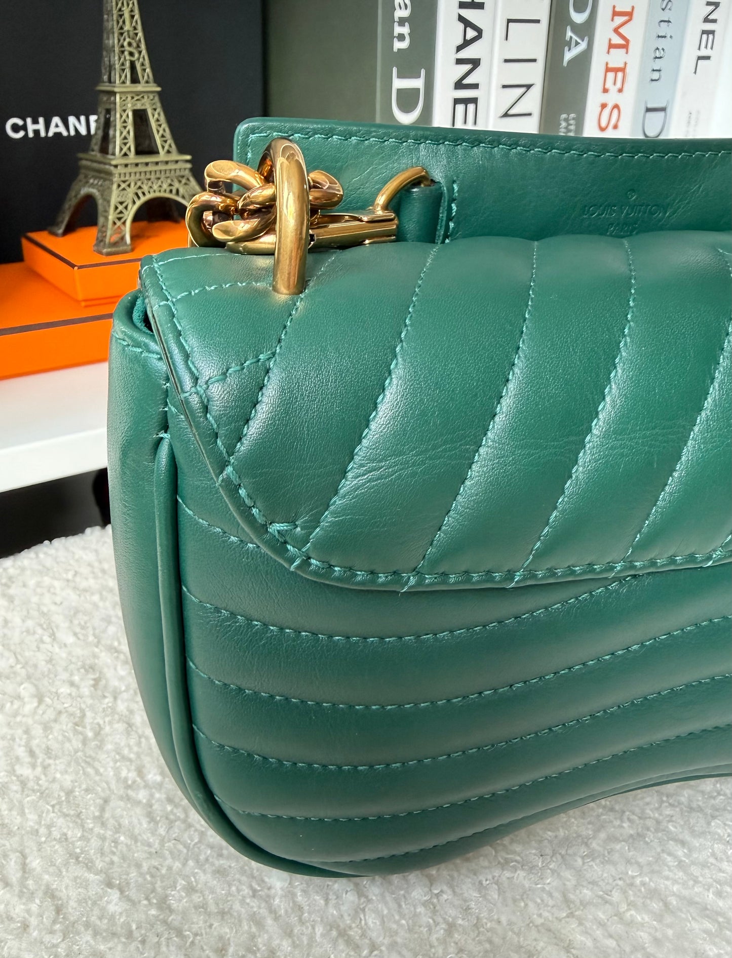 NEW WAVE Calfskin Chain PM Emerald