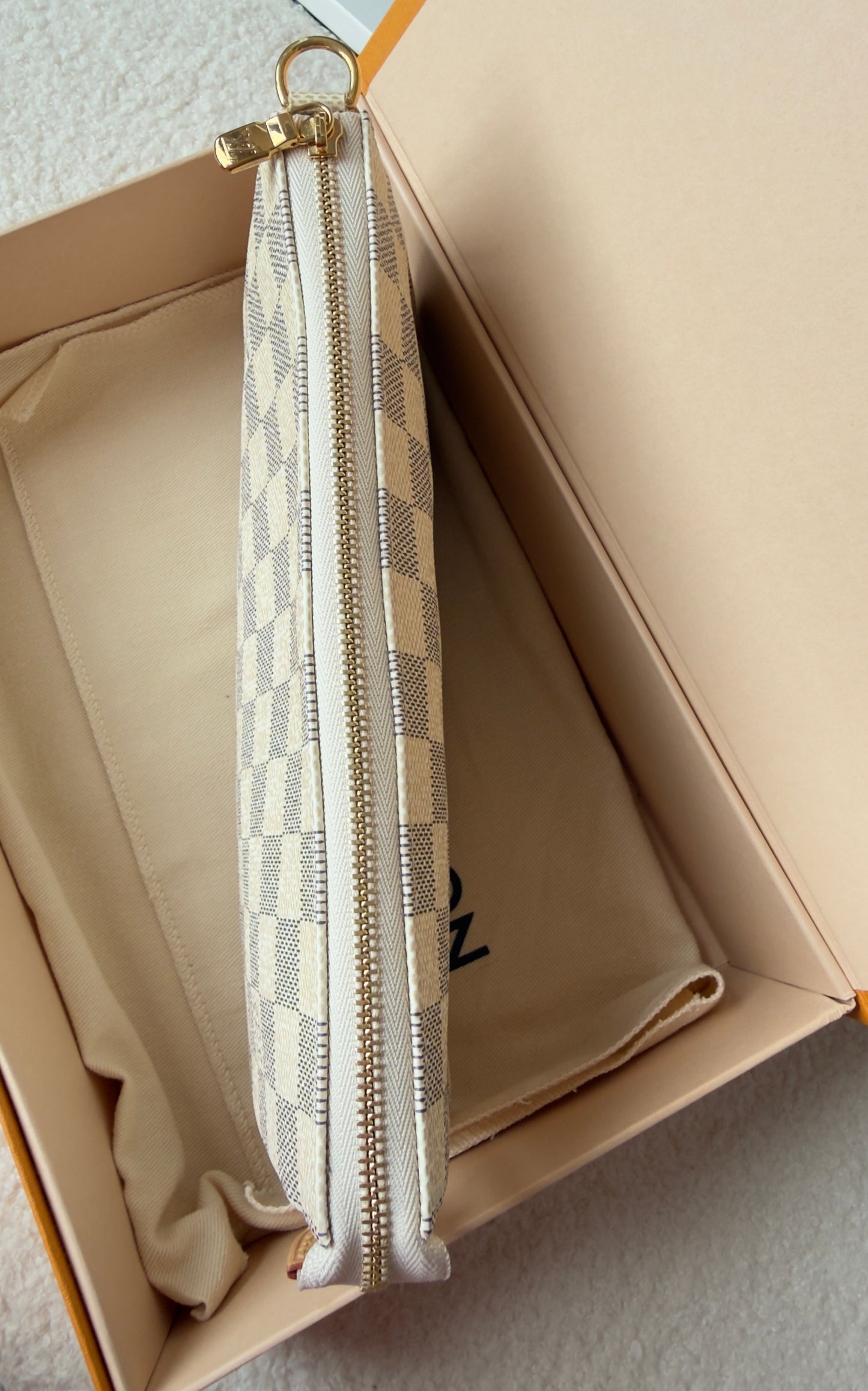 BRAND NEW POCHETTE ACCESSORIE DAMIER AZUR NM