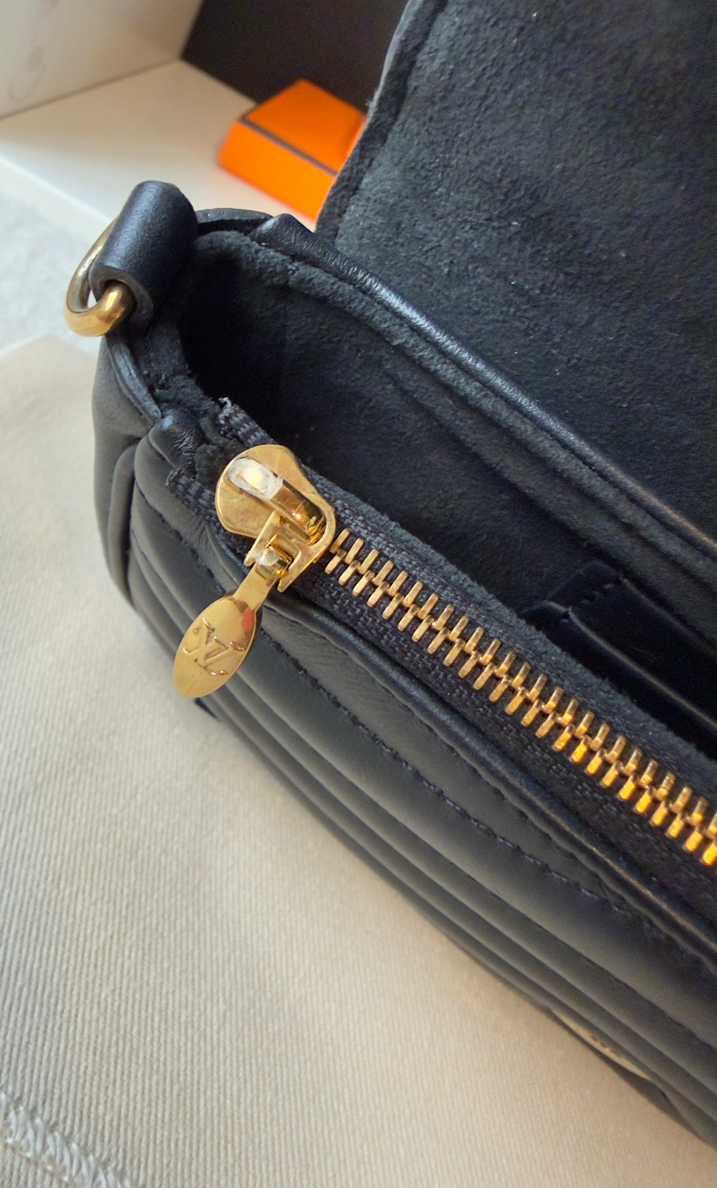 NEW WAVE CHAIN POCHETTE BLACK CALFSKIN