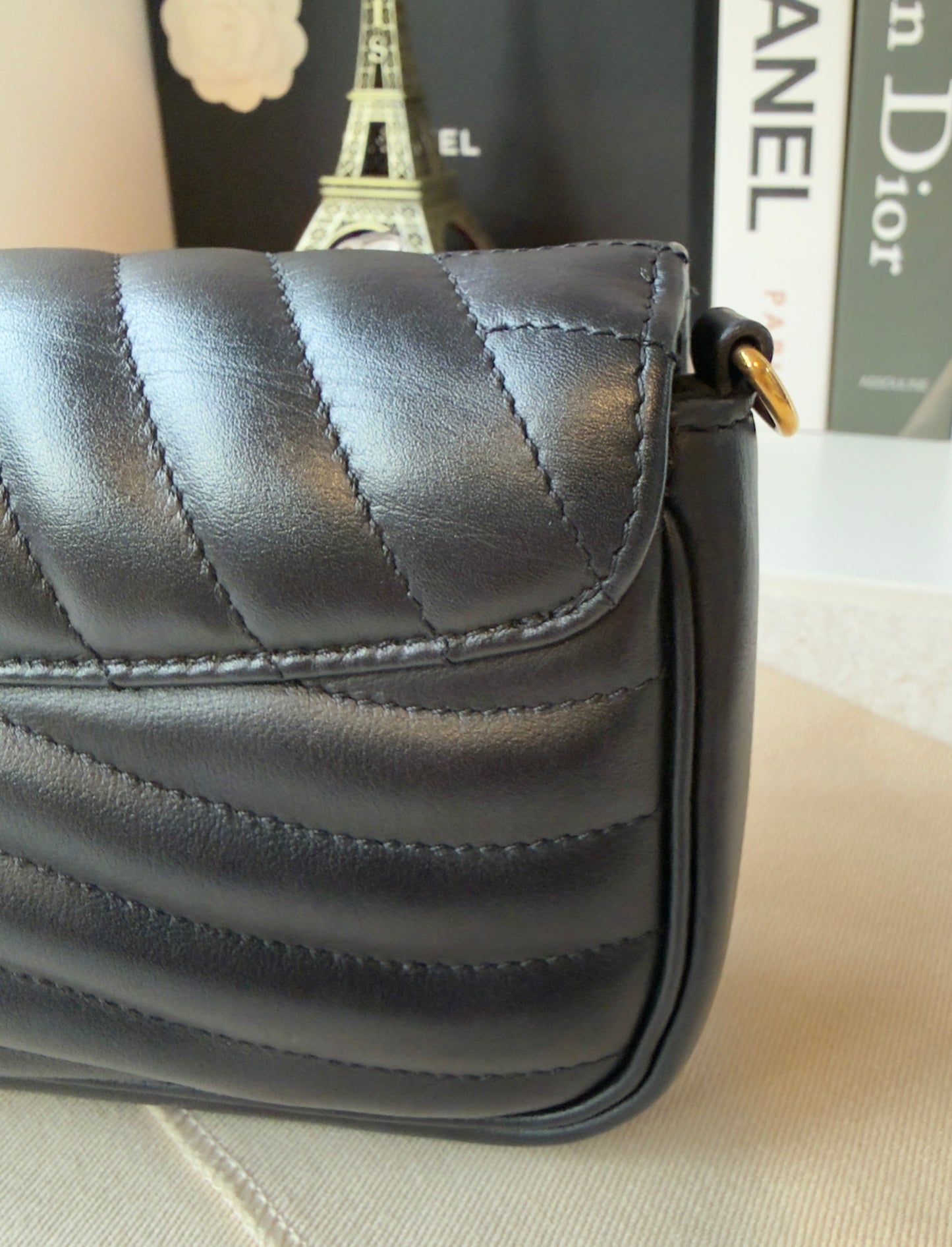 NEW WAVE CHAIN POCHETTE BLACK CALFSKIN