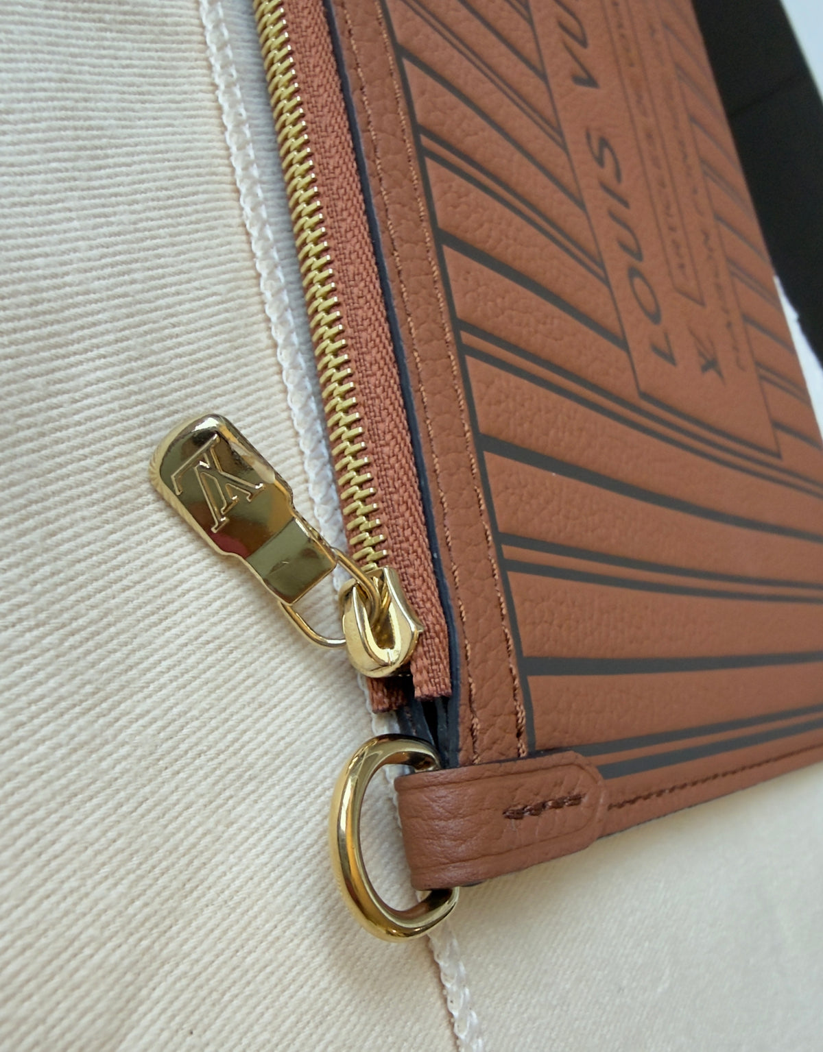 BRAND NEW POUCH OF NEVER FULL INSIDE OUT MM
