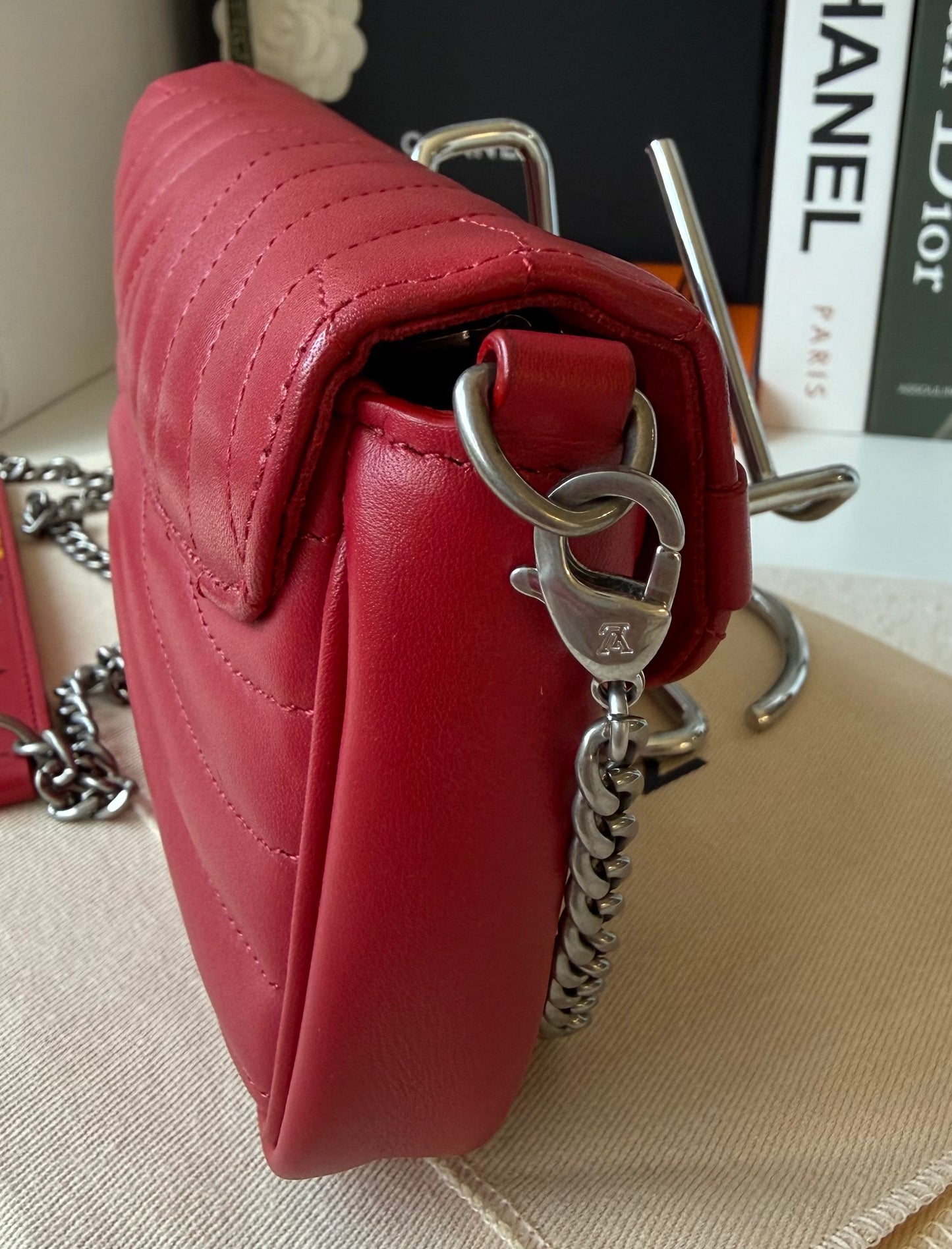 LIKE NEW NEW WAVE CHAIN POCHETTE RES CALFSKIN