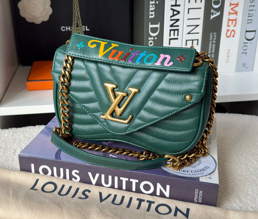 NEW WAVE Calfskin Chain PM Emerald